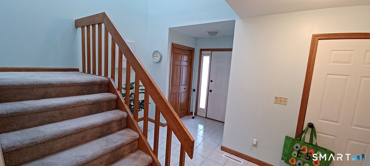 1325 Farmington, Bristol, 06010, 2 Bedrooms Bedrooms, 0 ,2 BathroomsBathrooms,Condo/co-op For Sale,For Sale,Farmington,0,24136230