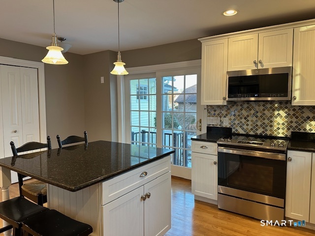 Homes for sale in Wethersfield, CT | 1 Fernwood St, Wethersfield, CT 06109 | MLS# 24155897