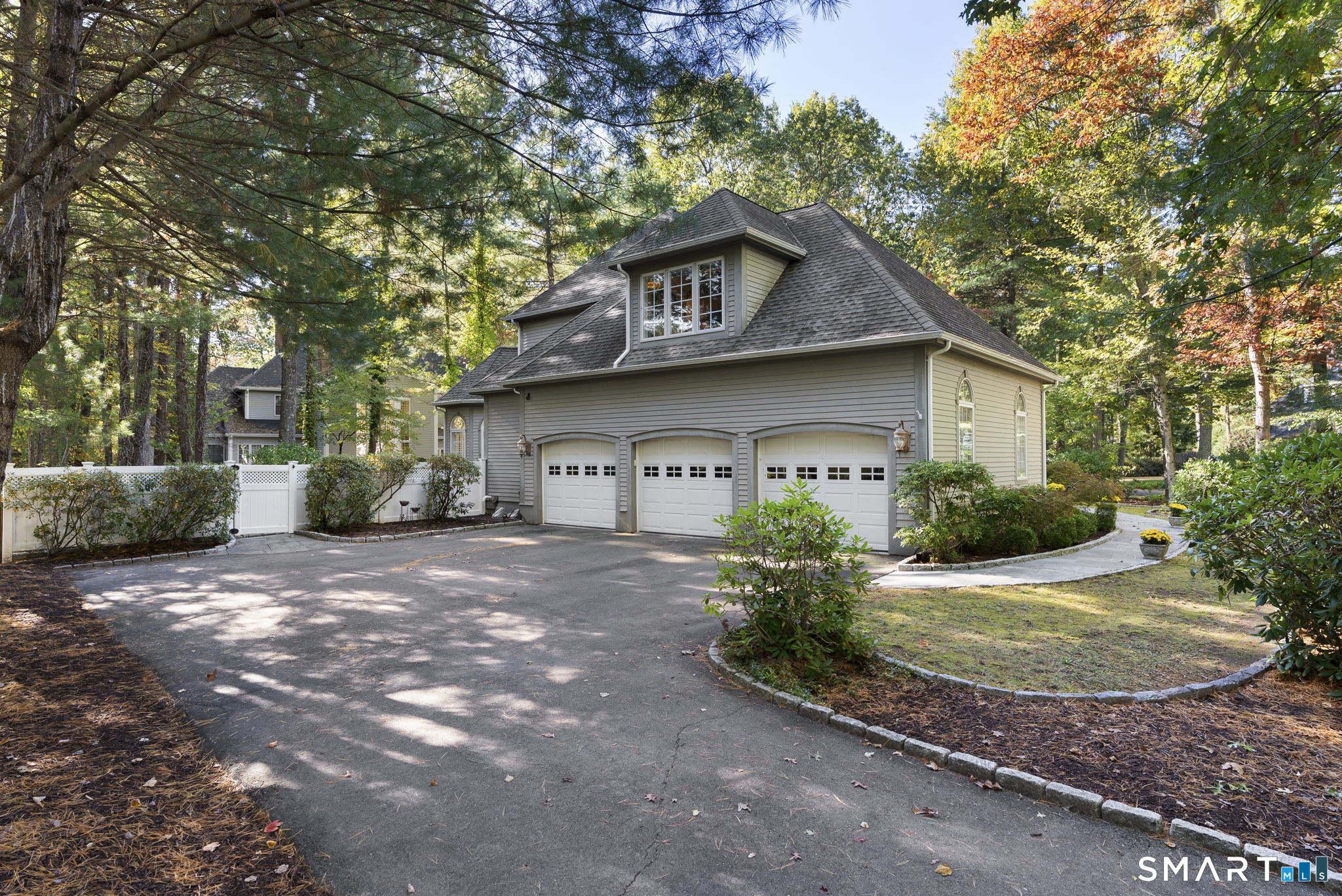 Homes for sale in Farmington, CT | 13 Chatsworth Pl, Farmington, CT 06032 | MLS# 24155908