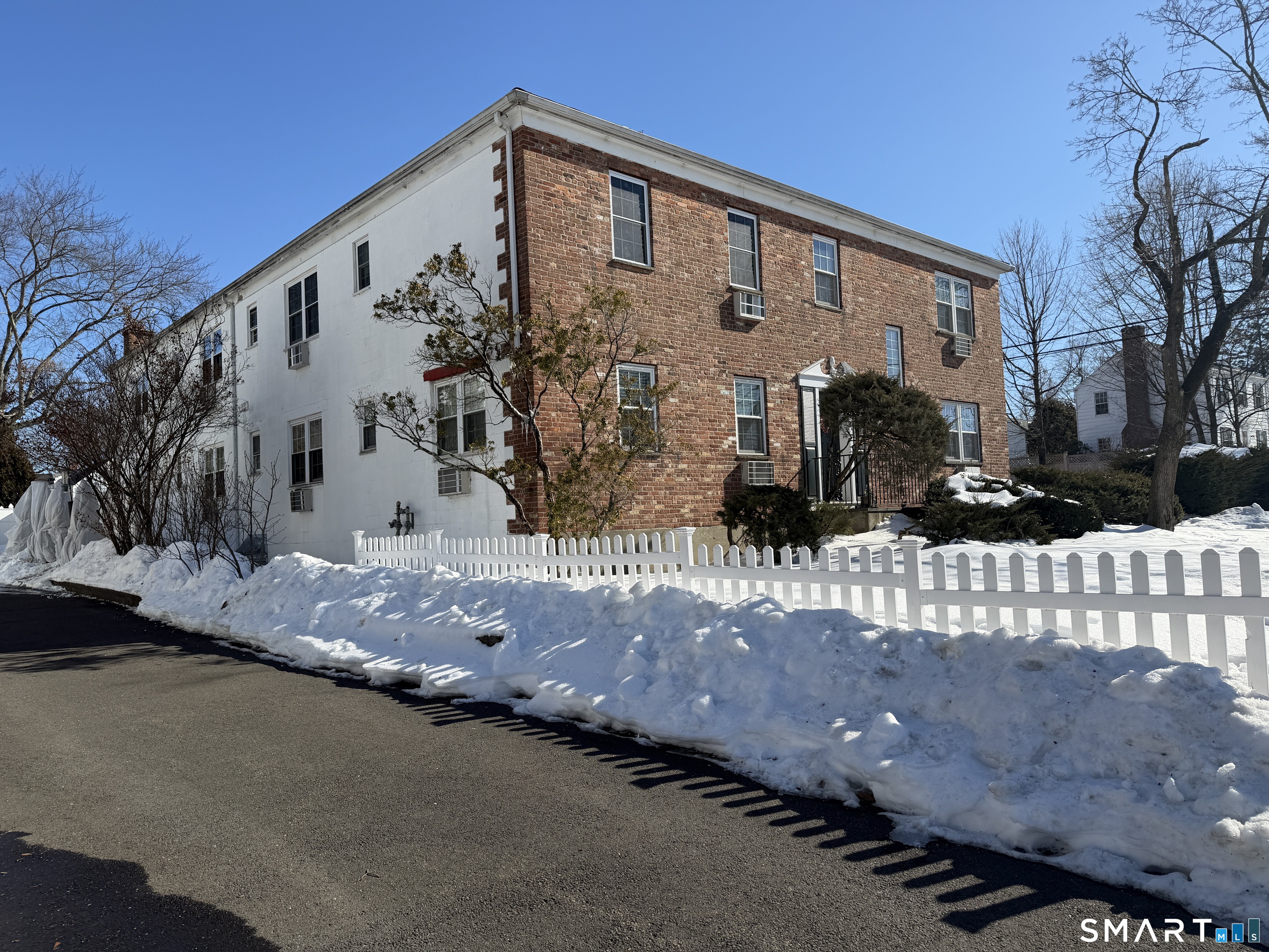 Homes for sale in Stamford, CT | 11 Belltown Rd #APT 1, Stamford, CT 06905 | MLS# 24156278