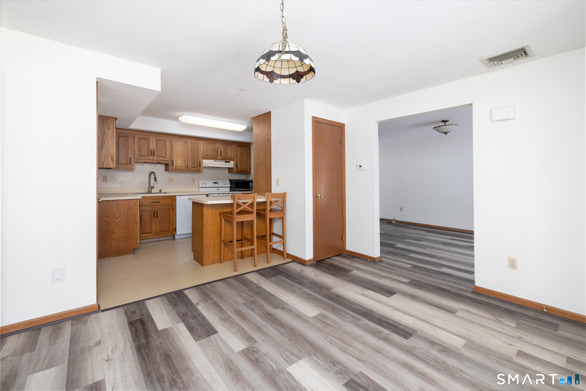 Homes for sale in Farmington, CT | 15 Cardinal Dr #15, Farmington, CT 06032 | MLS# 24157139