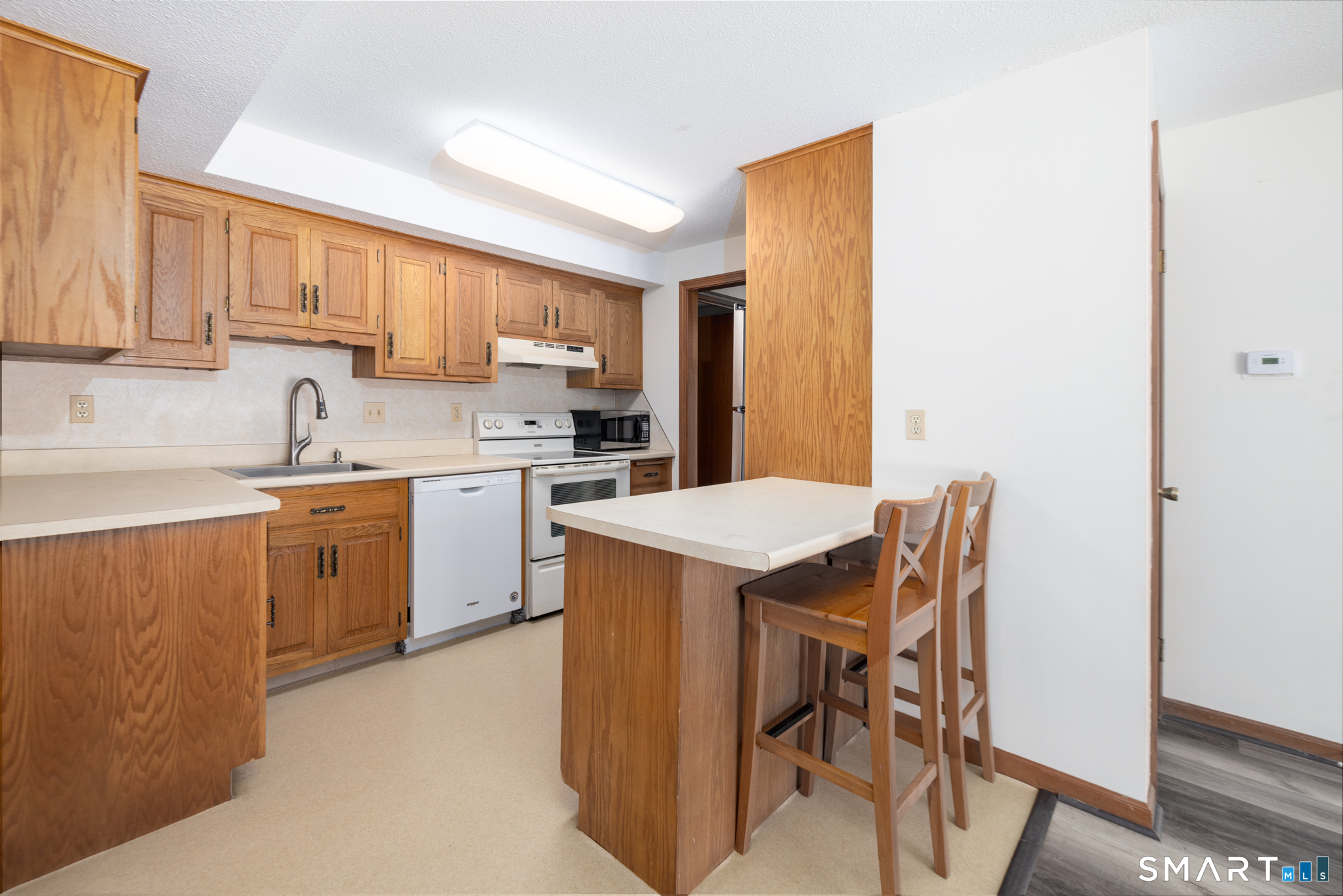 Homes for sale in Farmington, CT | 15 Cardinal Dr #15, Farmington, CT 06032 | MLS# 24157139