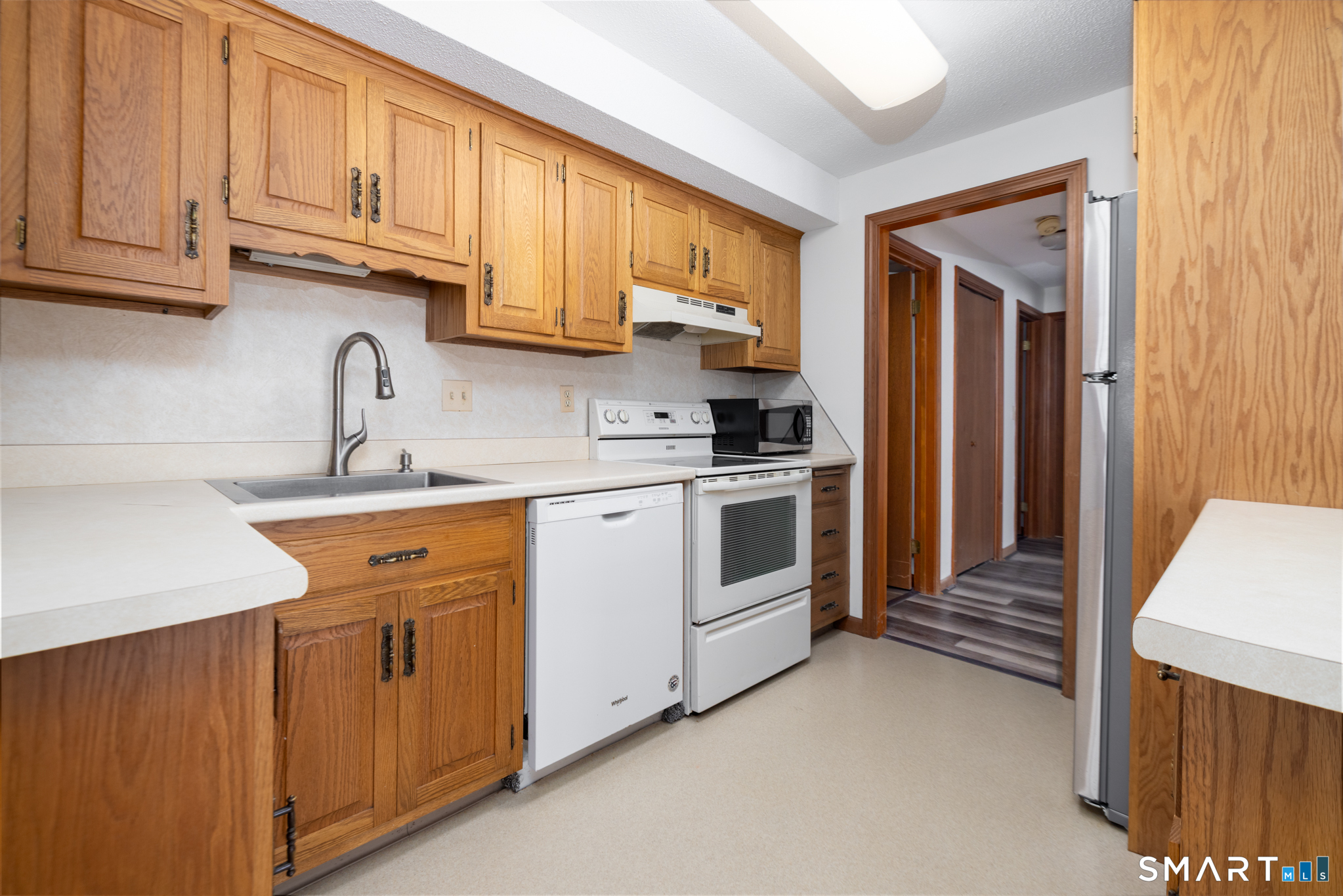 Homes for sale in Farmington, CT | 15 Cardinal Dr #15, Farmington, CT 06032 | MLS# 24157139