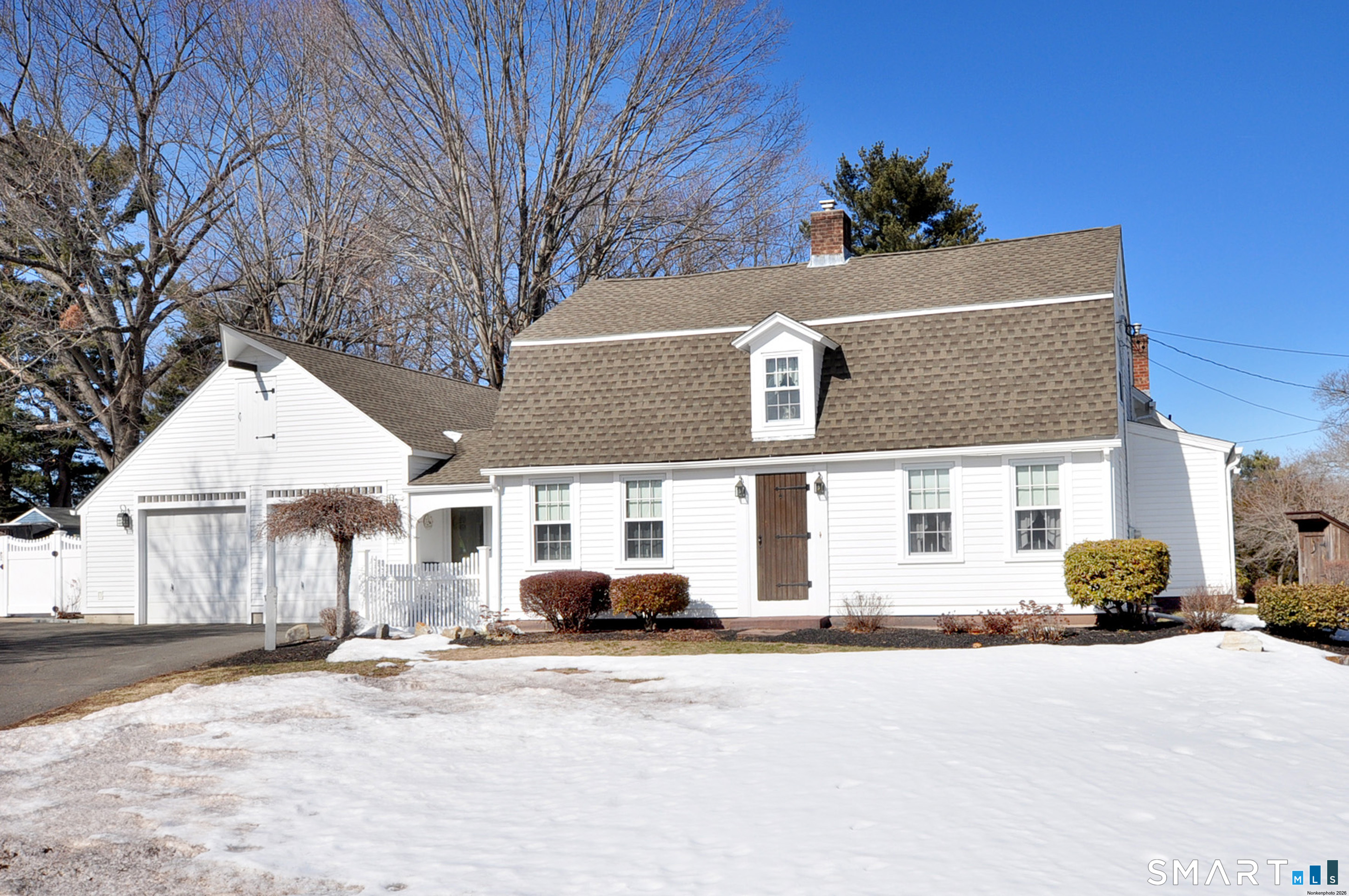 Homes for sale in Manchester, CT | 537 Center St, Manchester, CT 06040 | MLS# 24156676