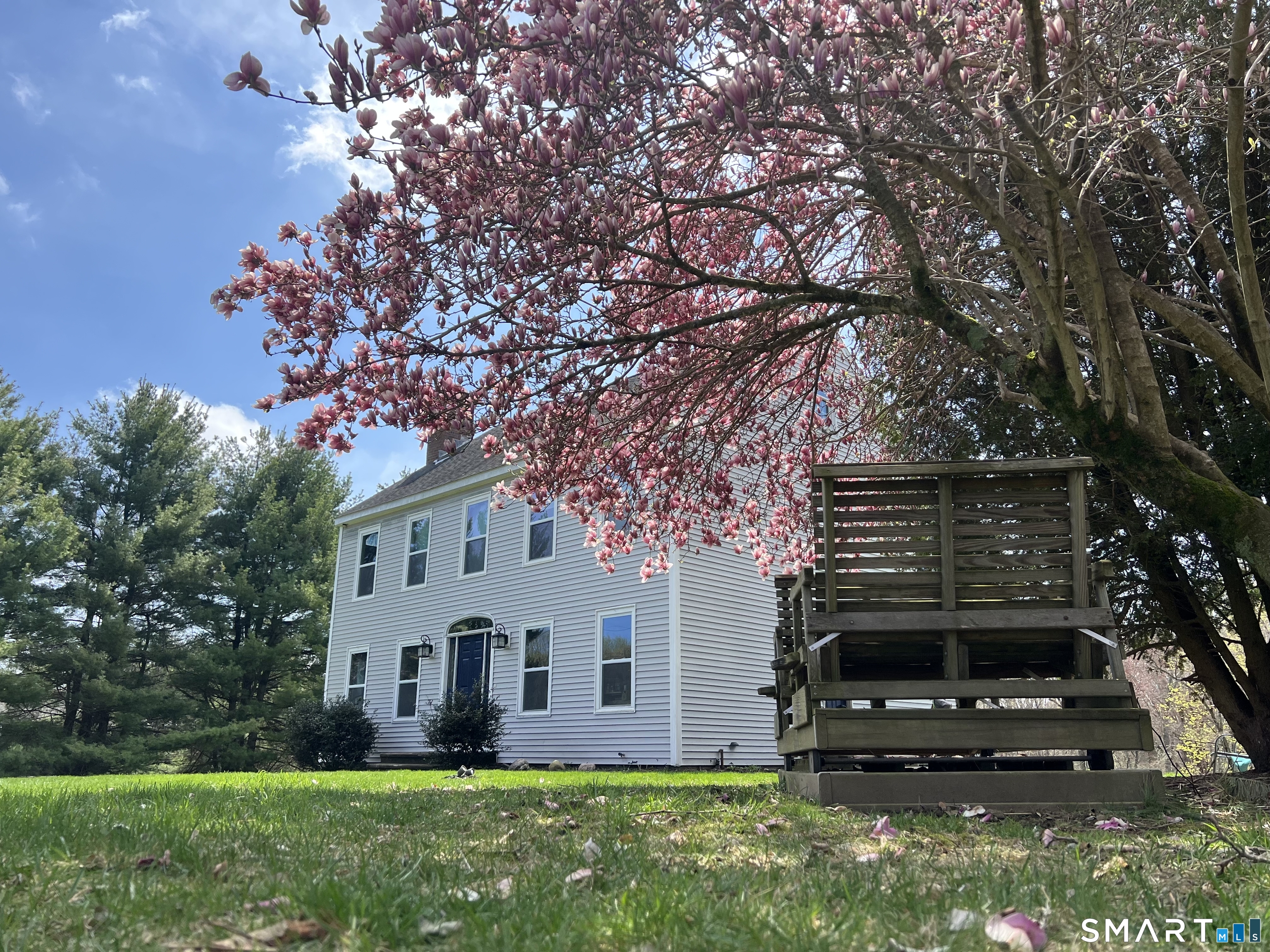 Homes for sale in Woodbridge, CT | 6 Cornfield Ln, Woodbridge, CT 06525 | MLS# 24157271