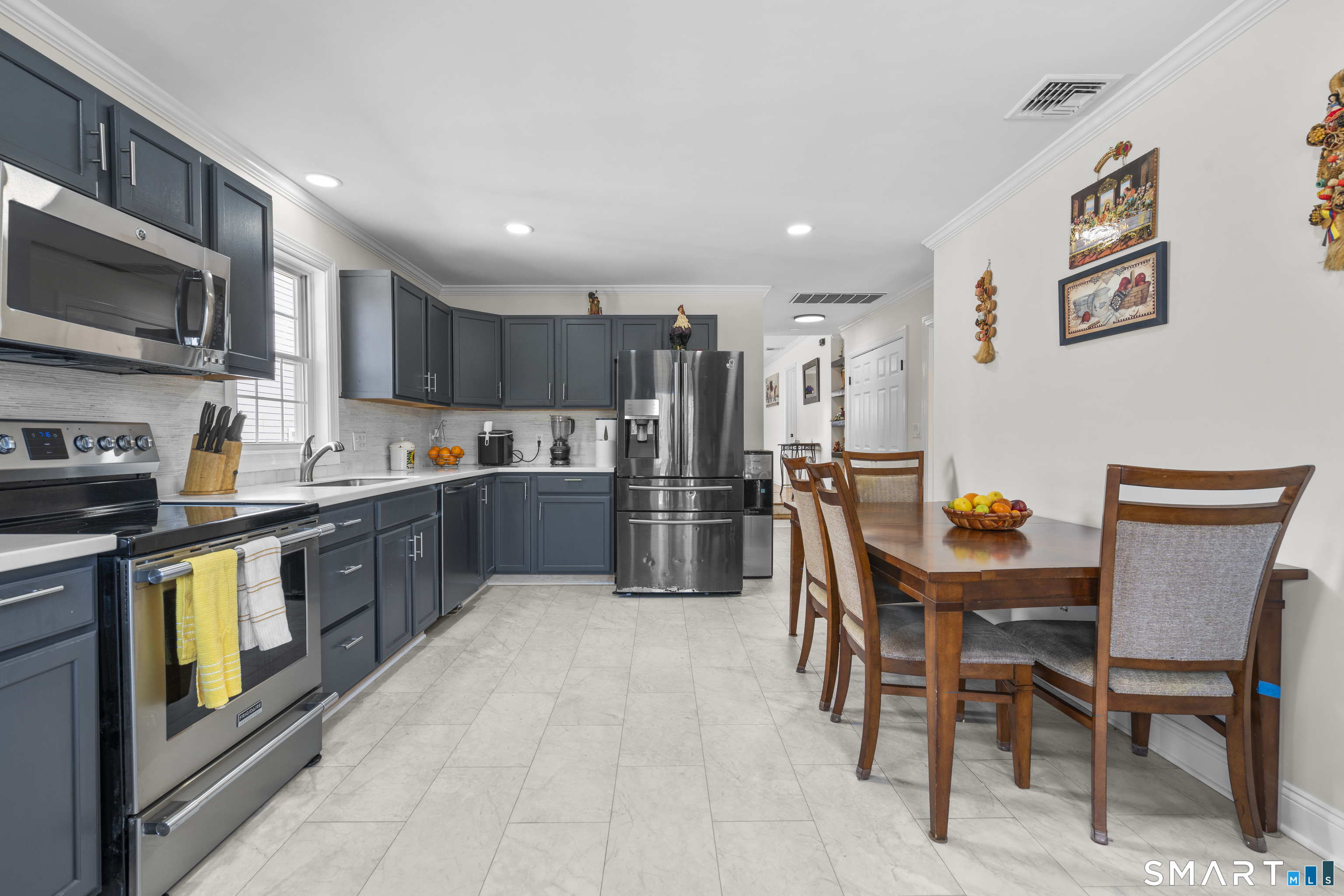 Homes for sale in West Haven, CT | 21 Hinman St, West Haven, CT 06516 | MLS# 24157025