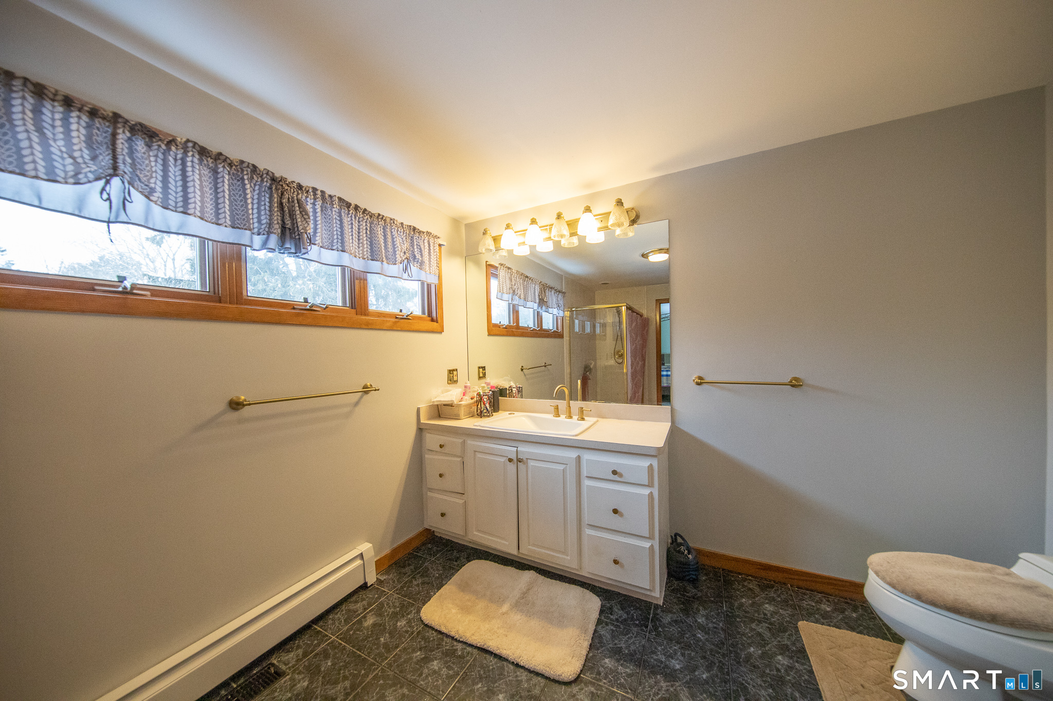 Homes for sale in Shelton, CT | 15 Coral Dr, Shelton, CT 06484 | MLS# 24157808