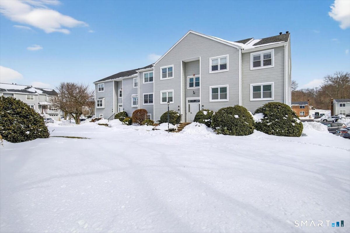 Homes for sale in Milford, CT | 36 Carriage Dr #36, Milford, CT 06460 | MLS# 24157795