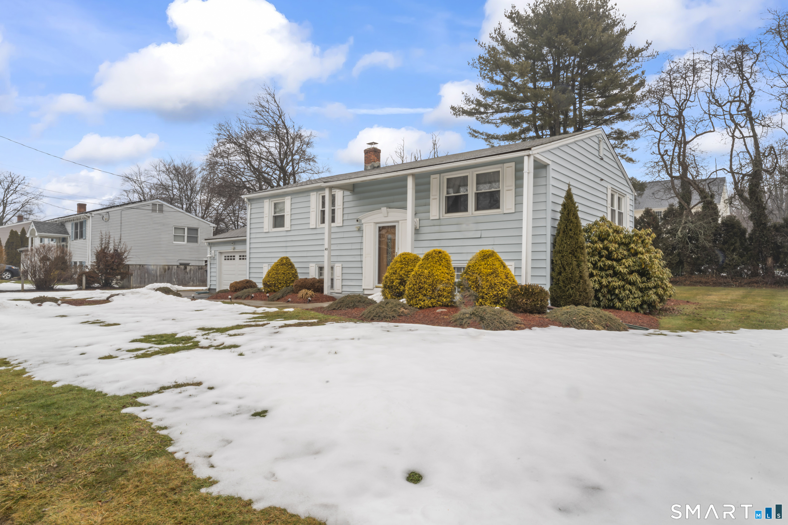 Homes for sale in Milford, CT | 43 Collingsdale Dr, Milford, CT 06461 | MLS# 24157005