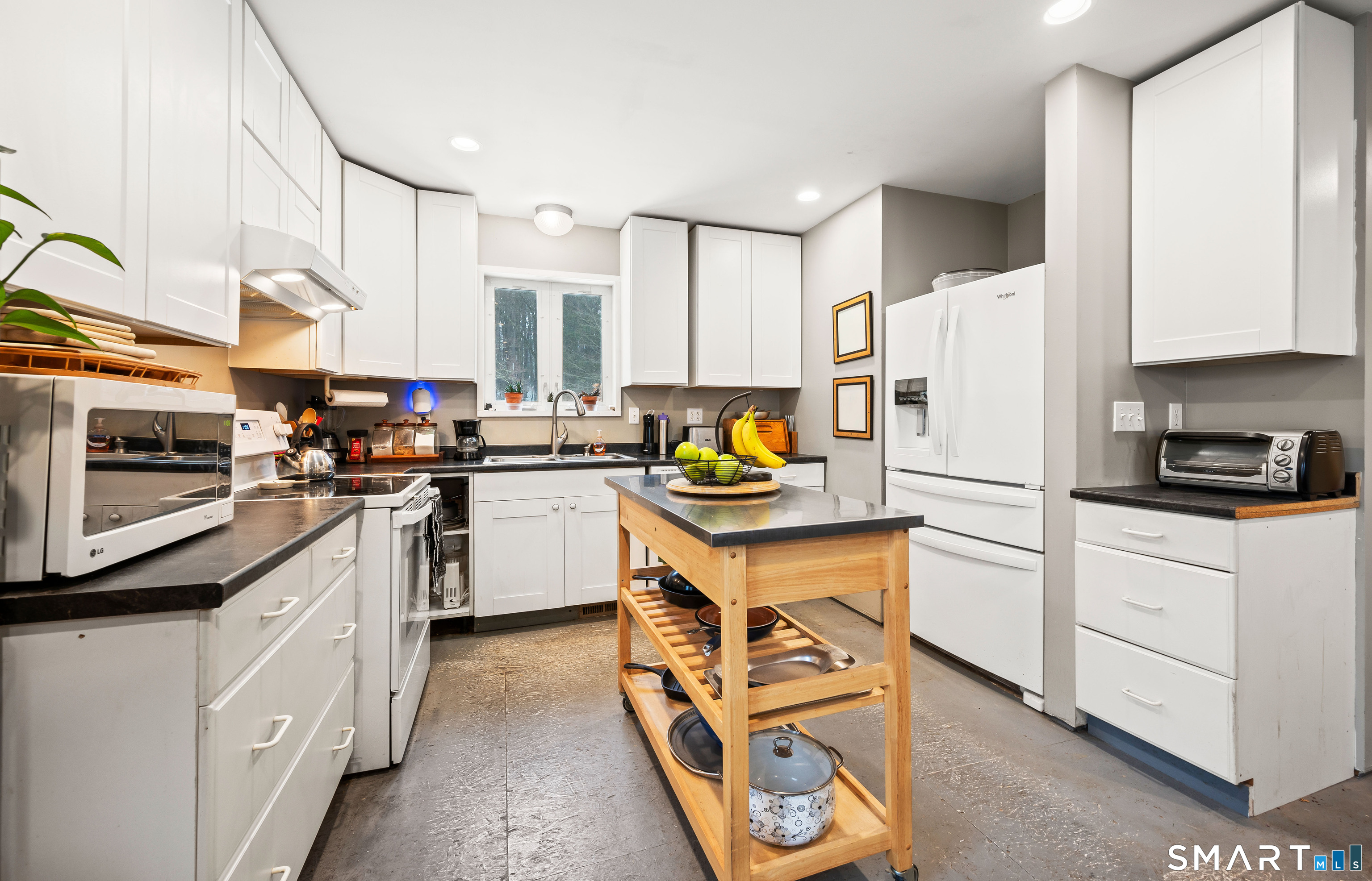 Homes for sale in Glastonbury, CT | 85 Fisher Hill Rd, Glastonbury, CT 06033 | MLS# 24157349