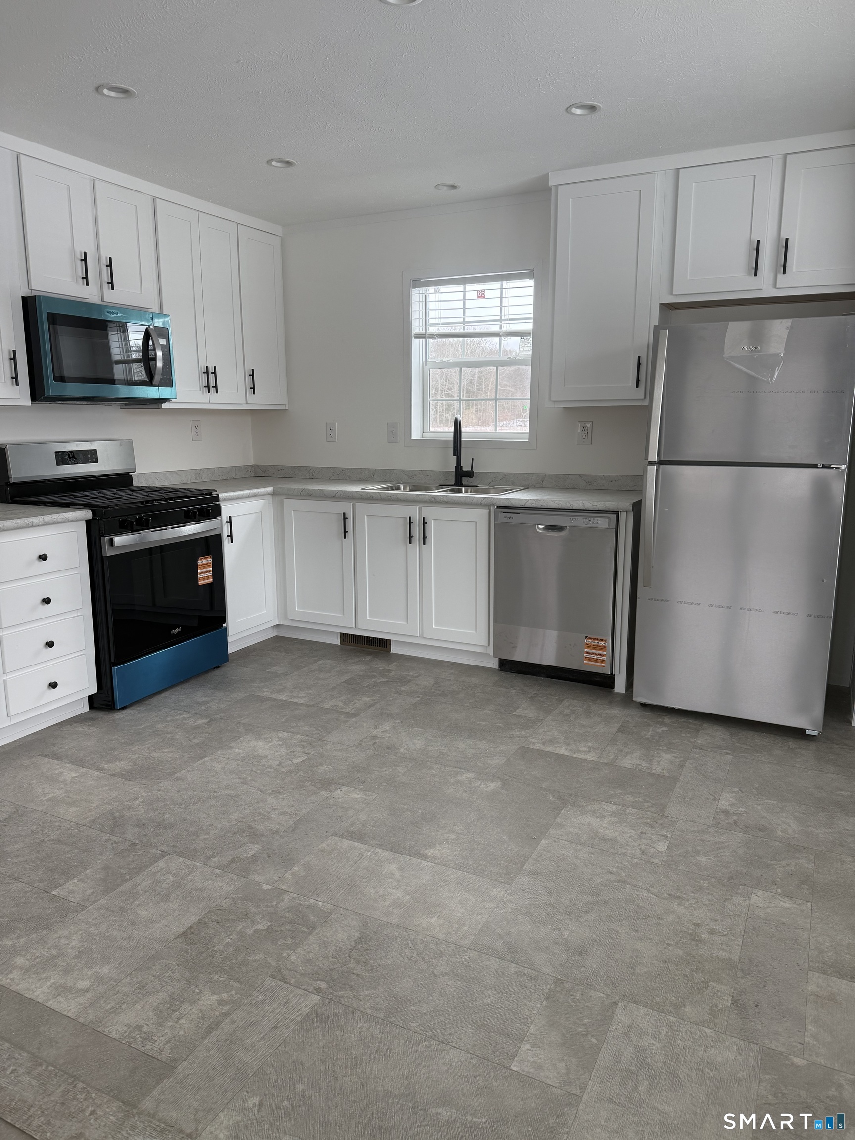 Homes for sale in North Stonington, CT | #4, 421 Norwich Westerly Rd, North Stonington, CT 06359 | MLS# 24157938