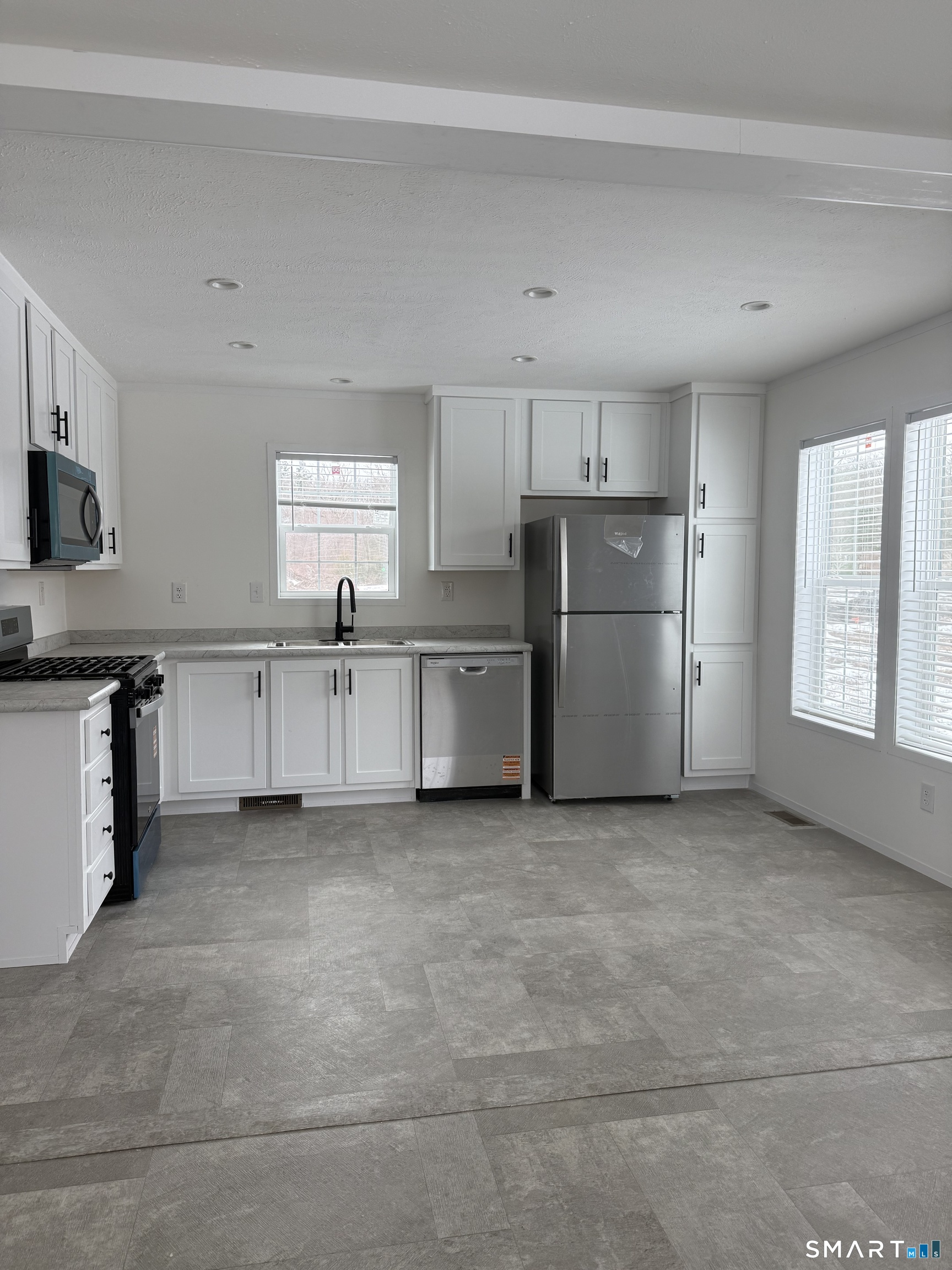 Homes for sale in North Stonington, CT | #4, 421 Norwich Westerly Rd, North Stonington, CT 06359 | MLS# 24157938