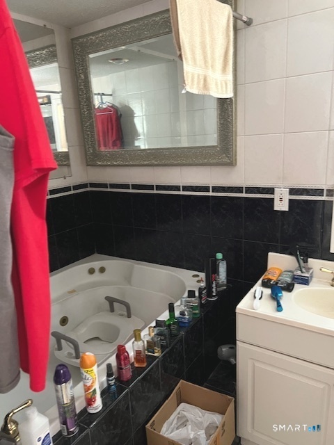 372 East, New Britain, 06051, 3 Bedrooms Bedrooms, 0 ,2 BathroomsBathrooms,Multi-family For Sale,For Sale,East,0,24158157