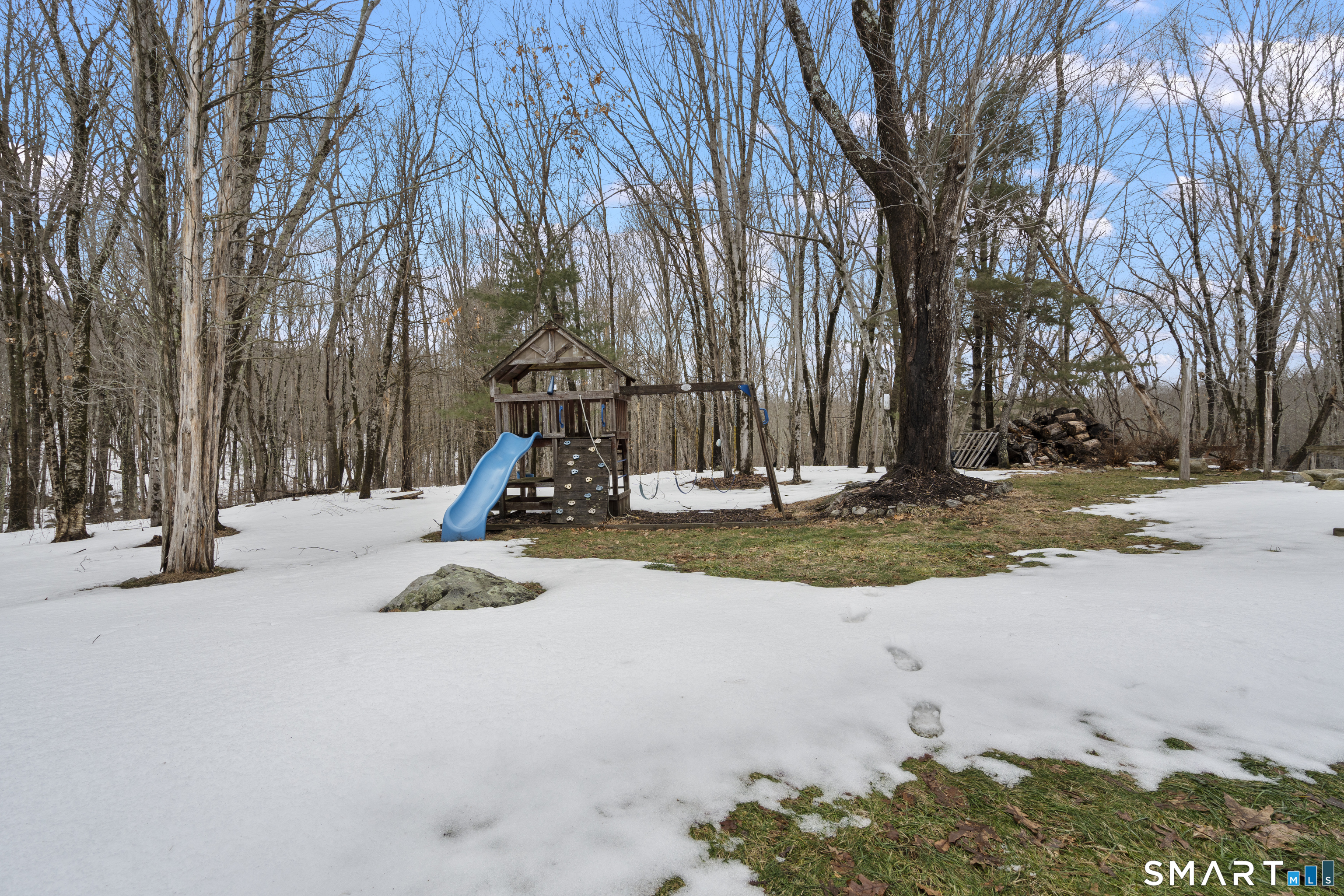 Homes for sale in Naugatuck, CT | 57 Mistywood Ln, Naugatuck, CT 06770 | MLS# 24157370