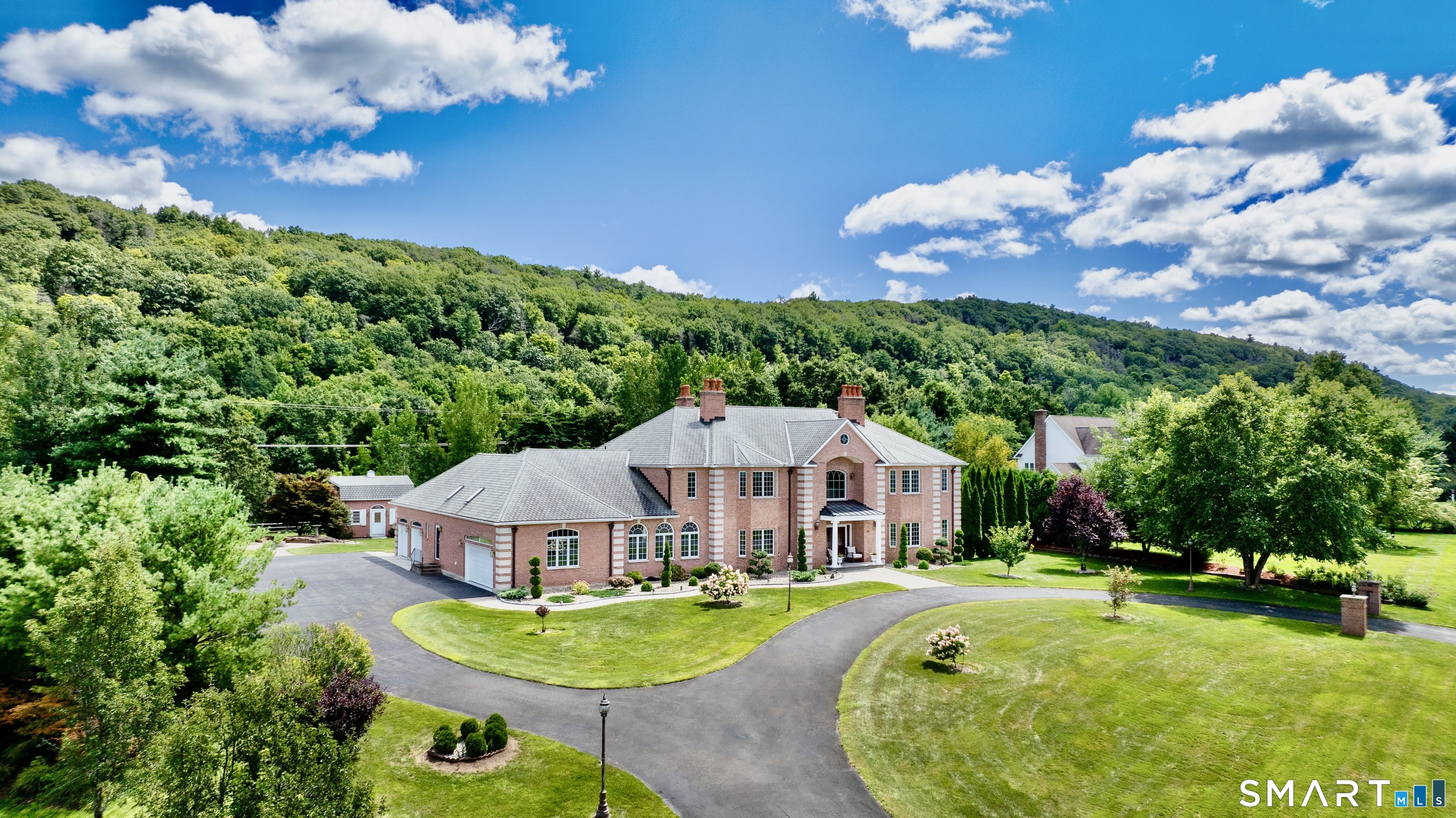 Homes for sale in Simsbury, CT | 24 Hunting Ridge Dr, Simsbury, CT 06070 | MLS# 24135453