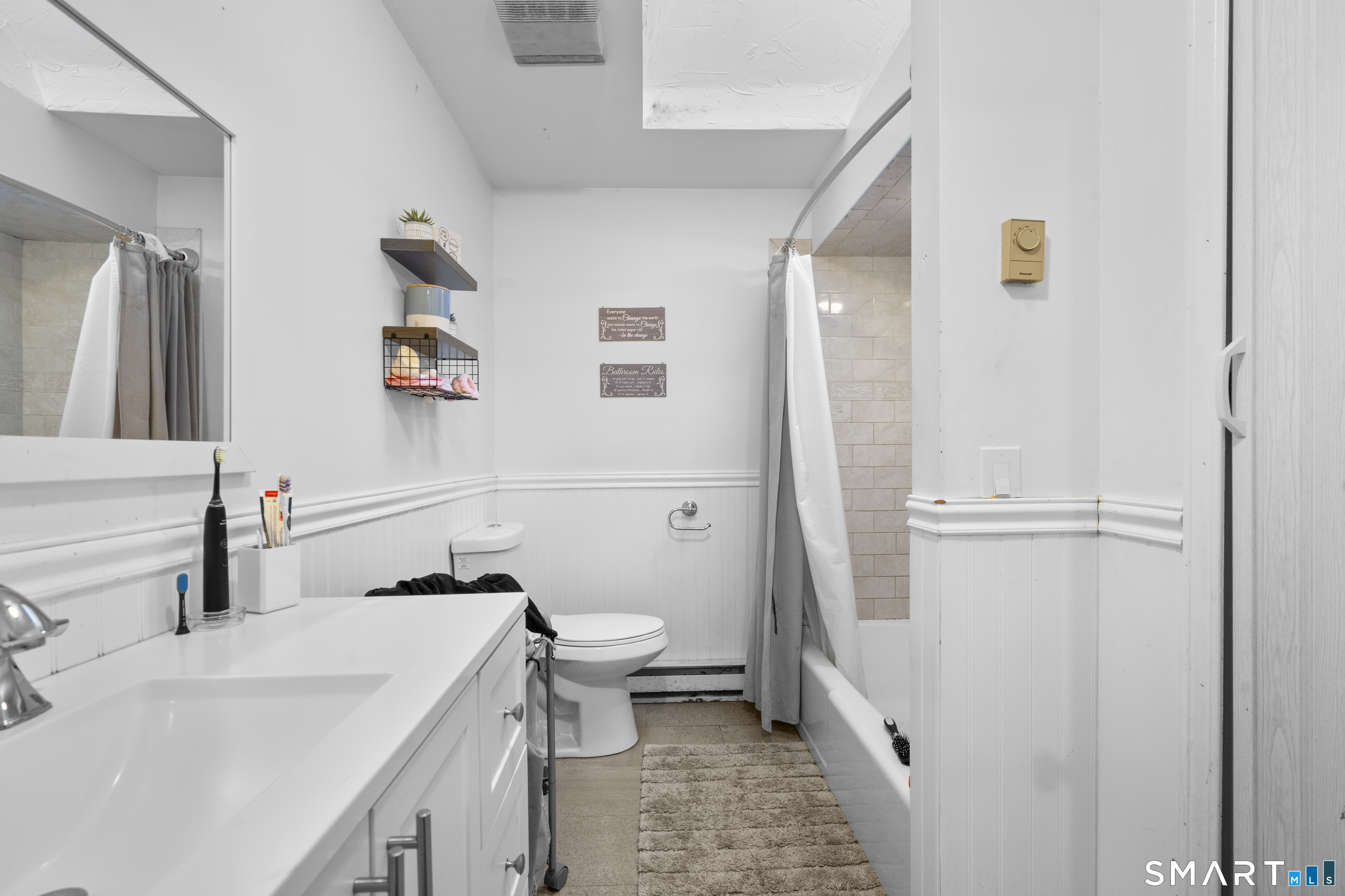 Homes for sale in Naugatuck, CT | 57 Mistywood Ln, Naugatuck, CT 06770 | MLS# 24157370