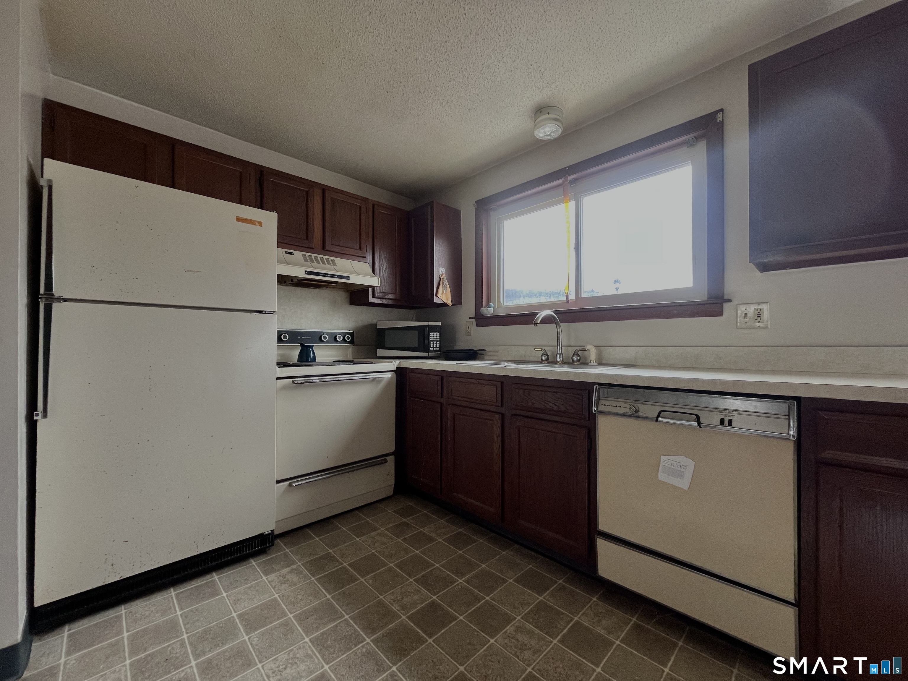 Homes for sale in Naugatuck, CT | 1081 New Haven Rd #11J, Naugatuck, CT 06770 | MLS# 24151767