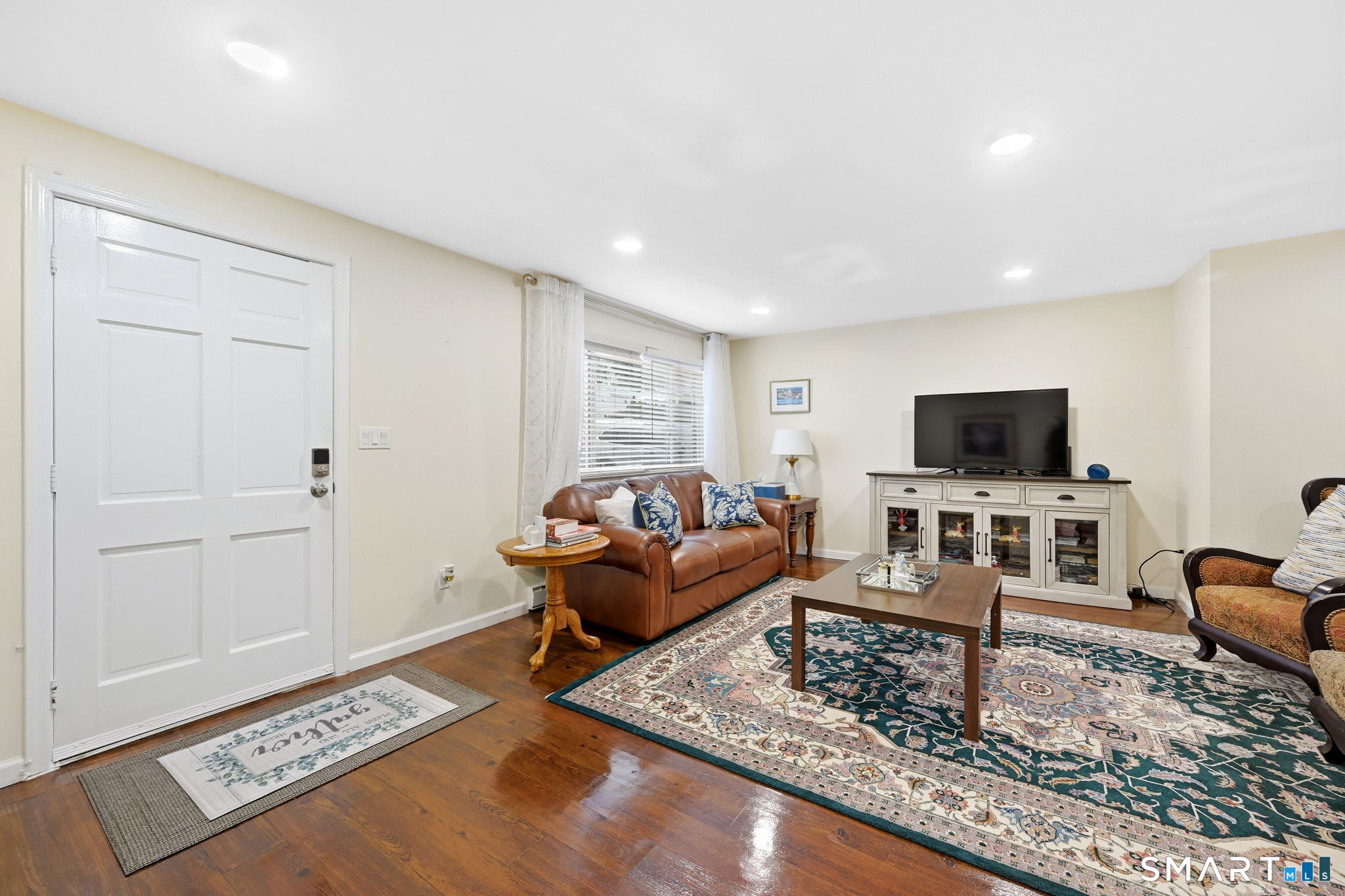 Homes for sale in Stamford, CT | 8 Barnstable Ln, Stamford, CT 06907 | MLS# 24158342