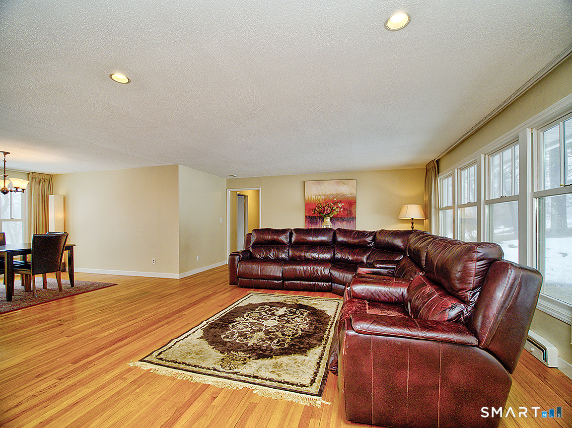 Homes for sale in Hamden, CT | 136 Knoll Dr, Hamden, CT 06518 | MLS# 24158353