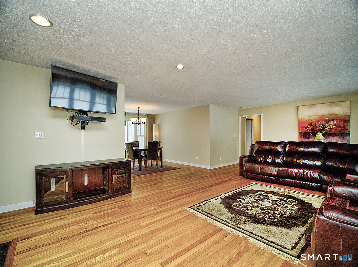 Homes for sale in Hamden, CT | 136 Knoll Dr, Hamden, CT 06518 | MLS# 24158353