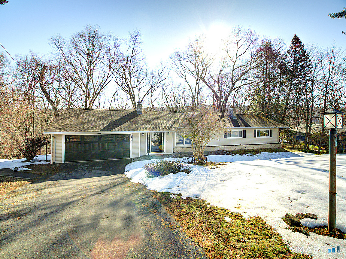 Homes for sale in Hamden, CT | 136 Knoll Dr, Hamden, CT 06518 | MLS# 24158353