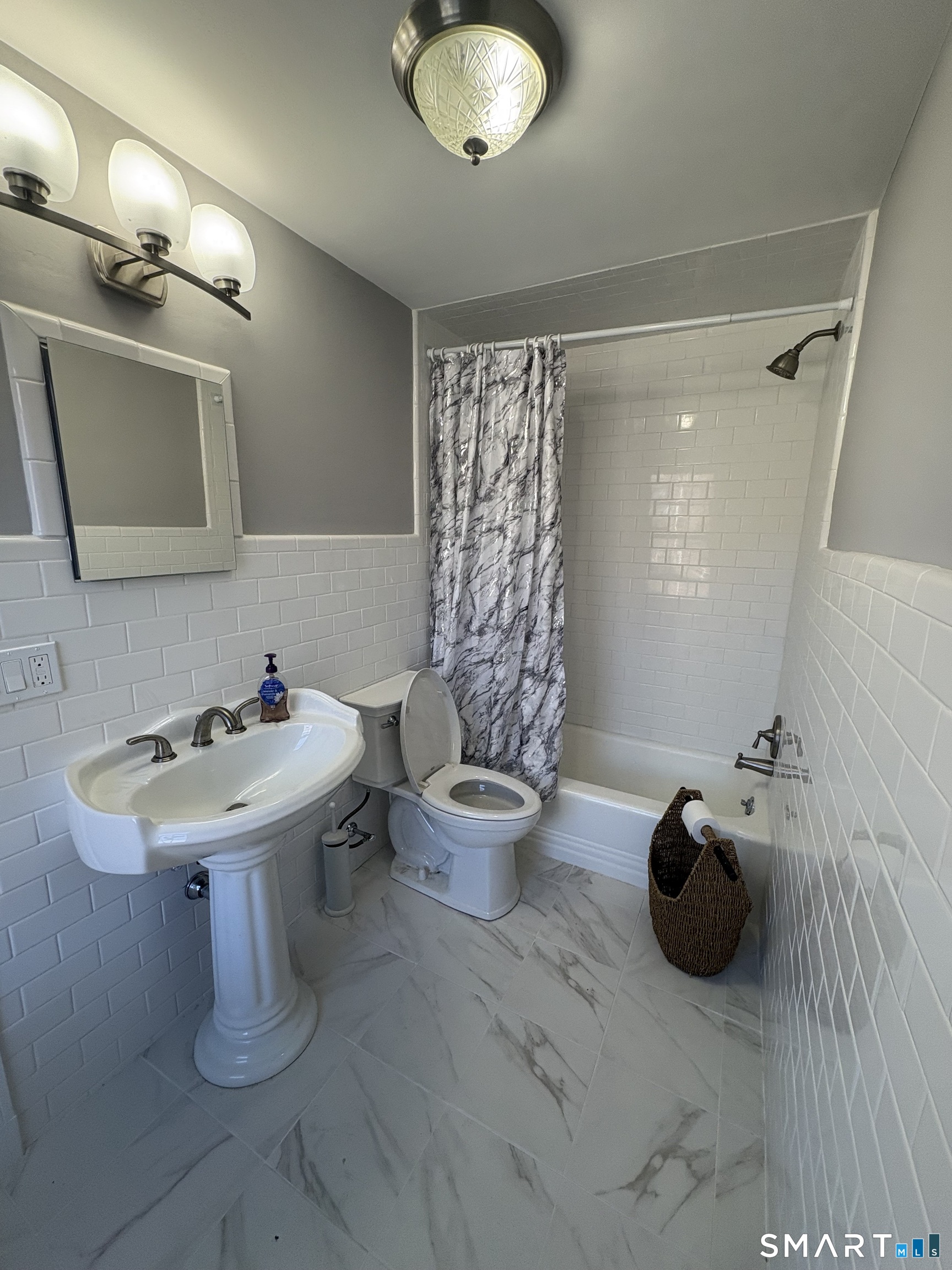 Homes for sale in Middlebury, CT | 321 Artillery Rd, Middlebury, CT 06762 | MLS# 24155964