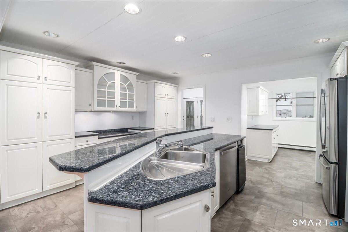 Homes for sale in New Milford, CT | 8 Pebble Ln, New Milford, CT 06776 | MLS# 24158667