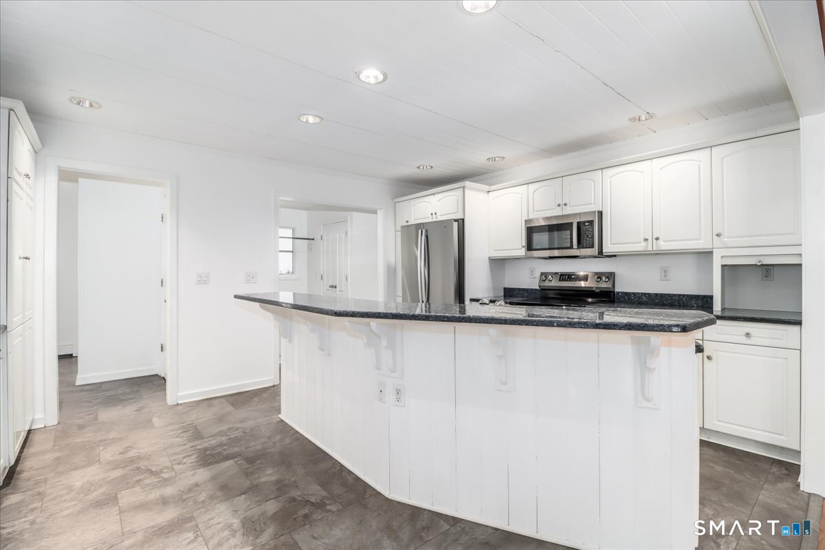 Homes for sale in New Milford, CT | 8 Pebble Ln, New Milford, CT 06776 | MLS# 24158667