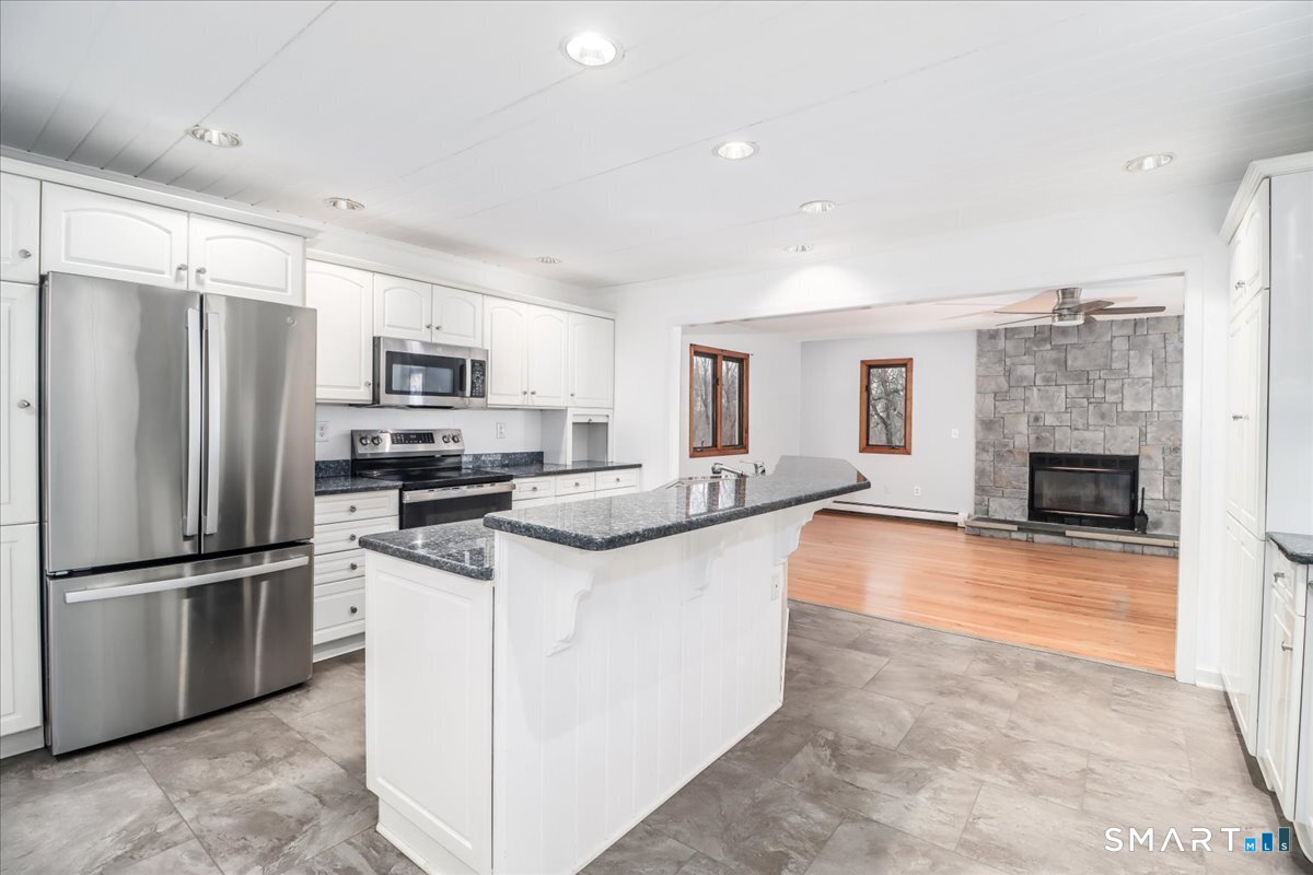 Homes for sale in New Milford, CT | 8 Pebble Ln, New Milford, CT 06776 | MLS# 24158667