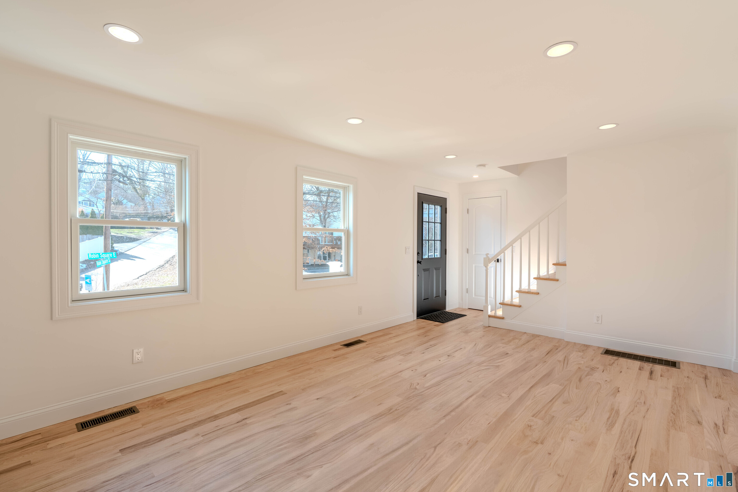 Homes for sale in Norwalk, CT | 4 Robins Sq E, Norwalk, CT 06854 | MLS# 24158185