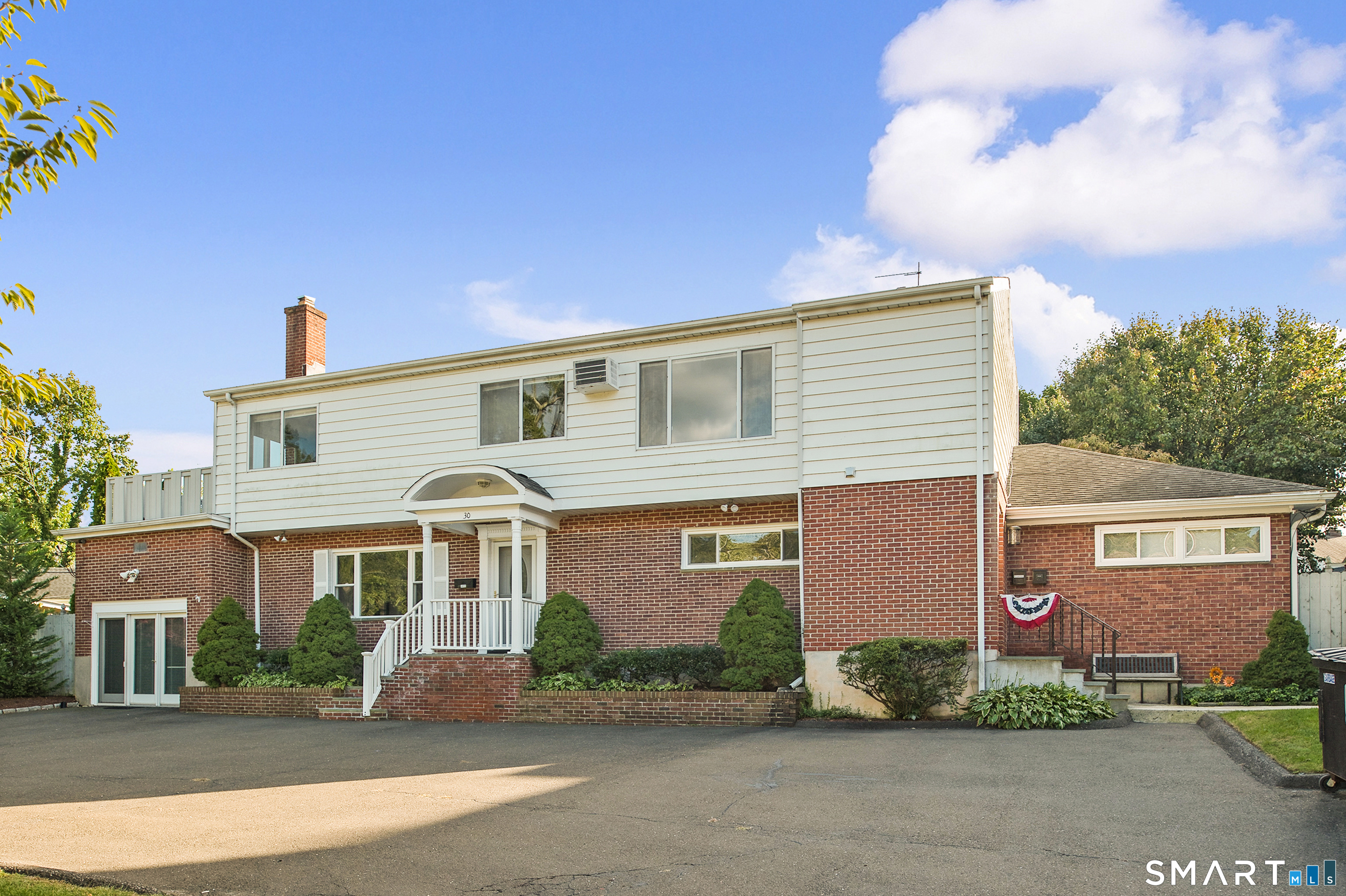 30 Riverside Avenue, Stamford, Connecticut photo 1