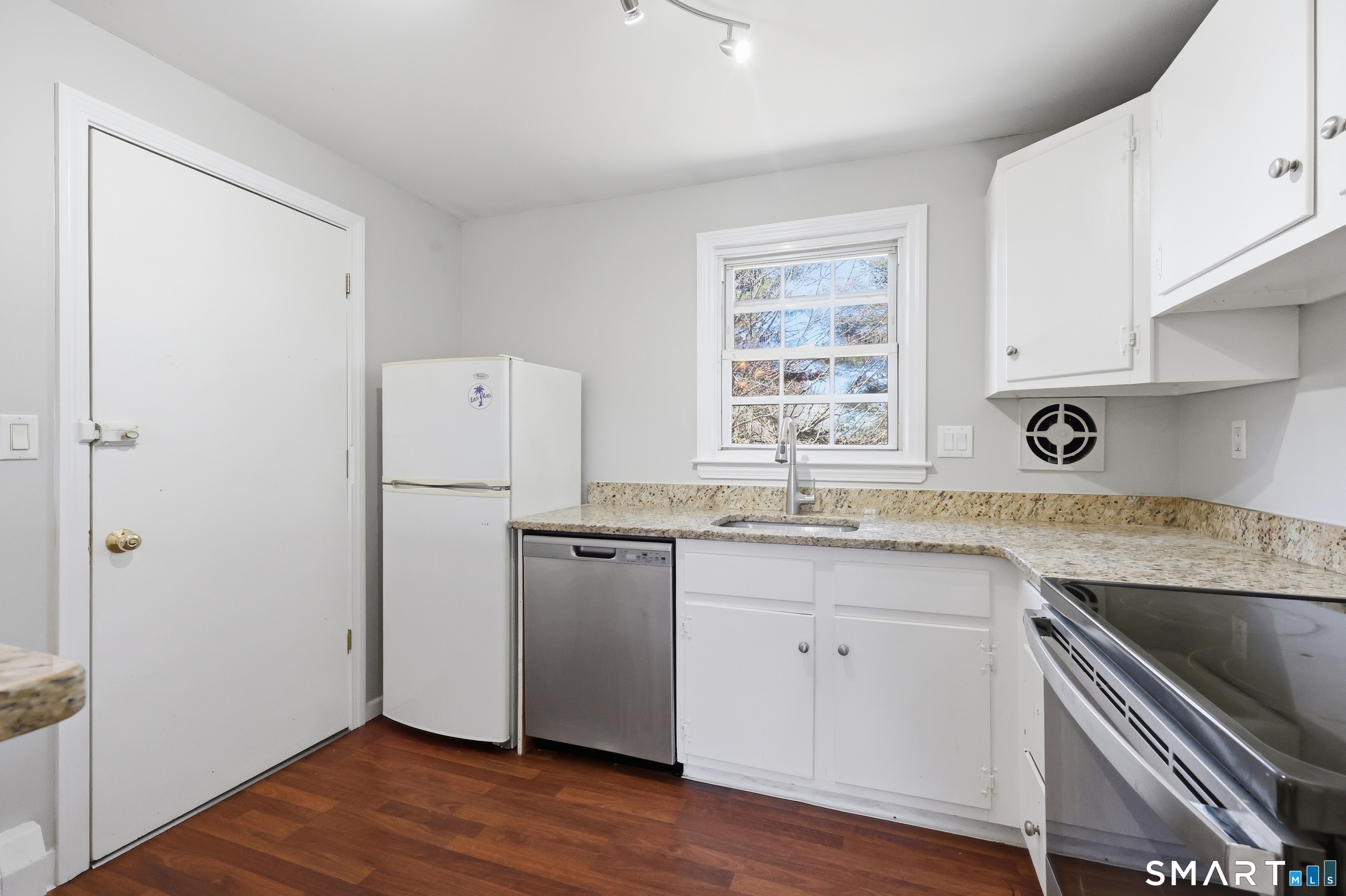 Homes for sale in Farmington, CT | 6 Grandview Dr #25D, Farmington, CT 06032 | MLS# 24158448