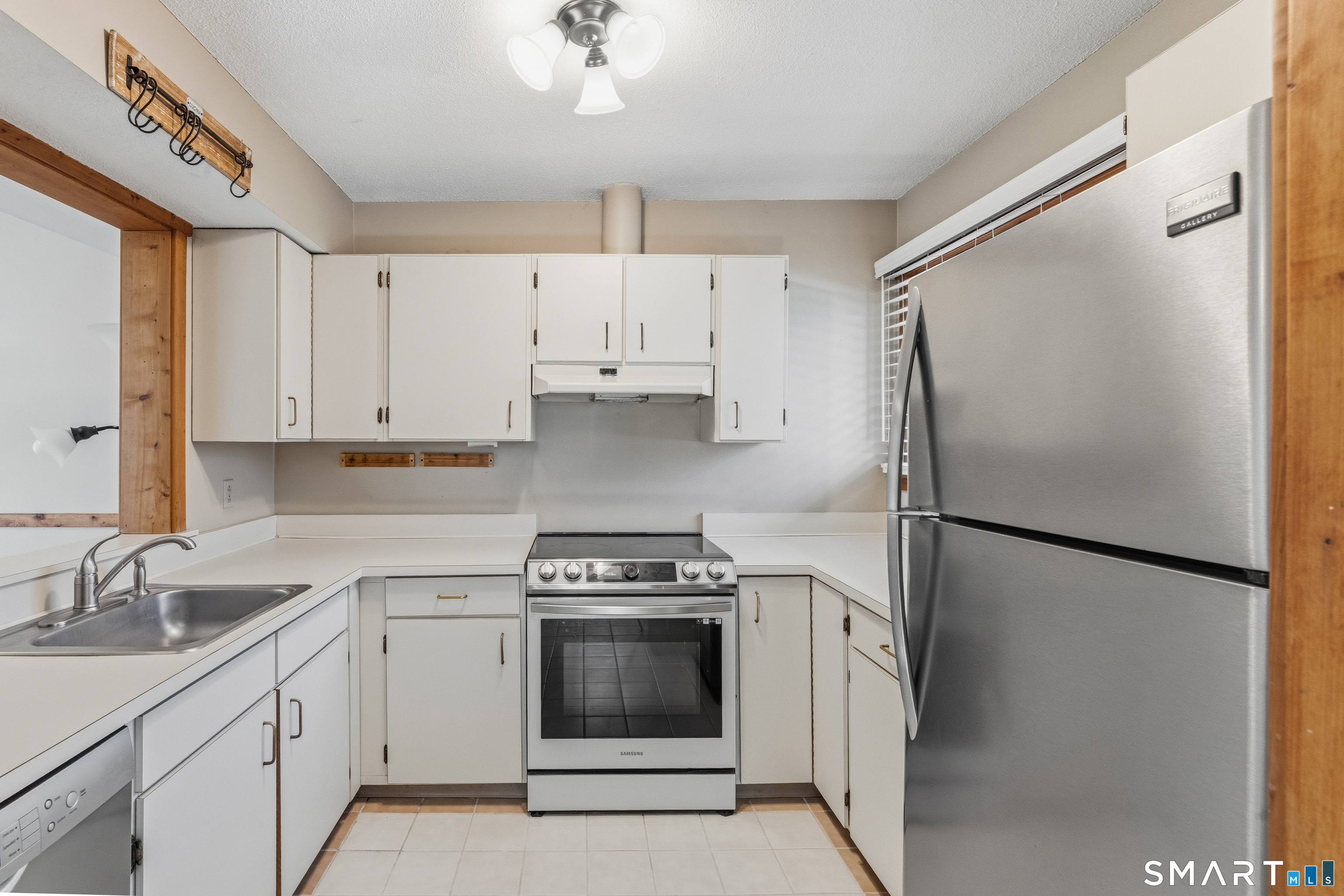 Homes for sale in Woodbury, CT | 1 Upper Cmns #1, Woodbury, CT 06798 | MLS# 24159407