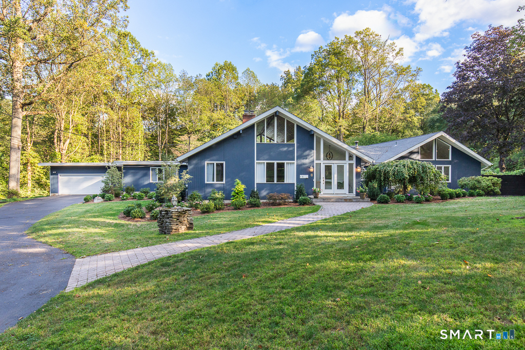 Homes for sale in Woodbridge, CT | 5 Mohawk Ln, Woodbridge, CT 06525 | MLS# 24150128