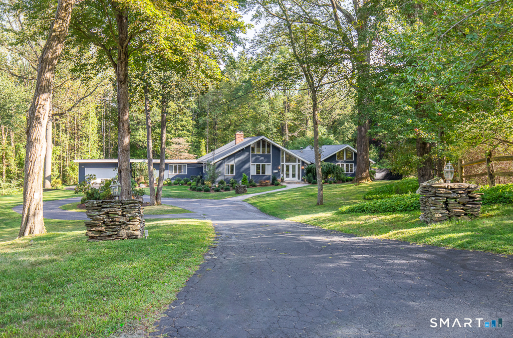 Homes for sale in Woodbridge, CT | 5 Mohawk Ln, Woodbridge, CT 06525 | MLS# 24150128