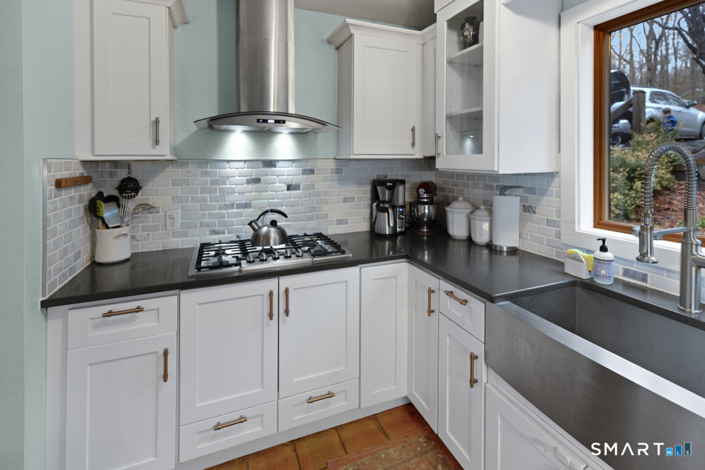 Homes for sale in Essex, CT | 16 Navy Ln, Essex, CT 06426 | MLS# 24158951