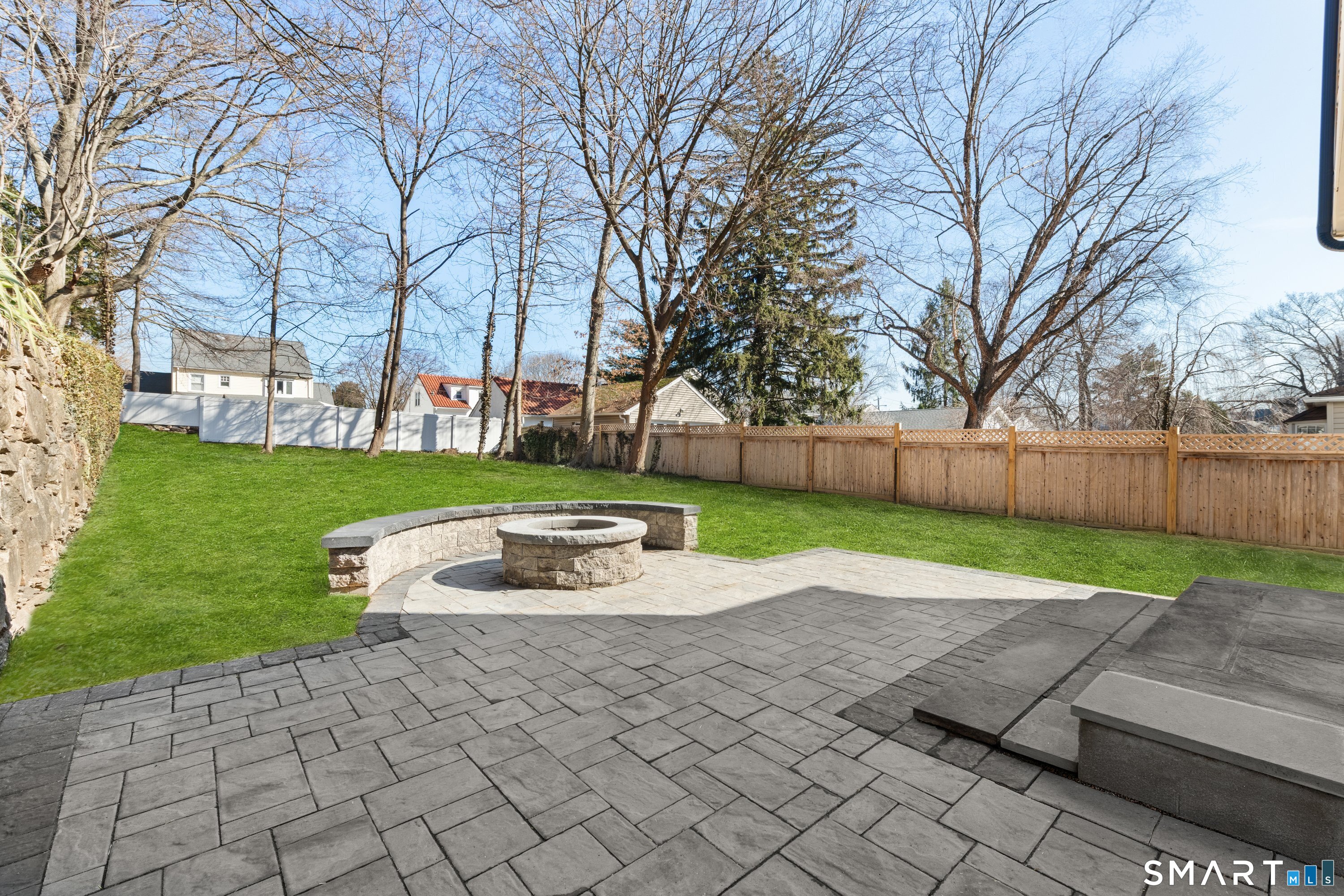 Homes for sale in Stamford, CT | 29 Pierce Pl, Stamford, CT 06906 | MLS# 24156655