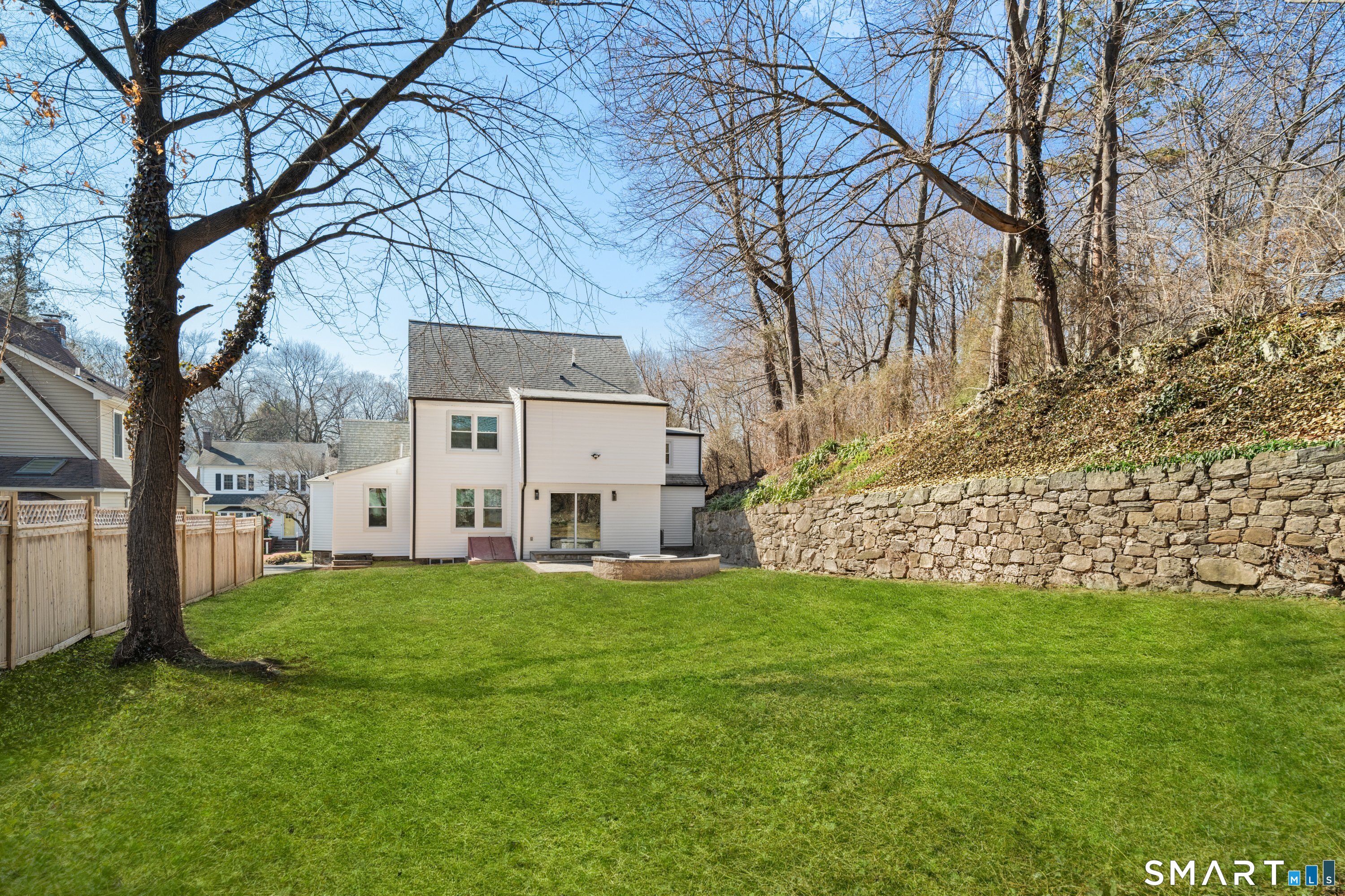 Homes for sale in Stamford, CT | 29 Pierce Pl, Stamford, CT 06906 | MLS# 24156655