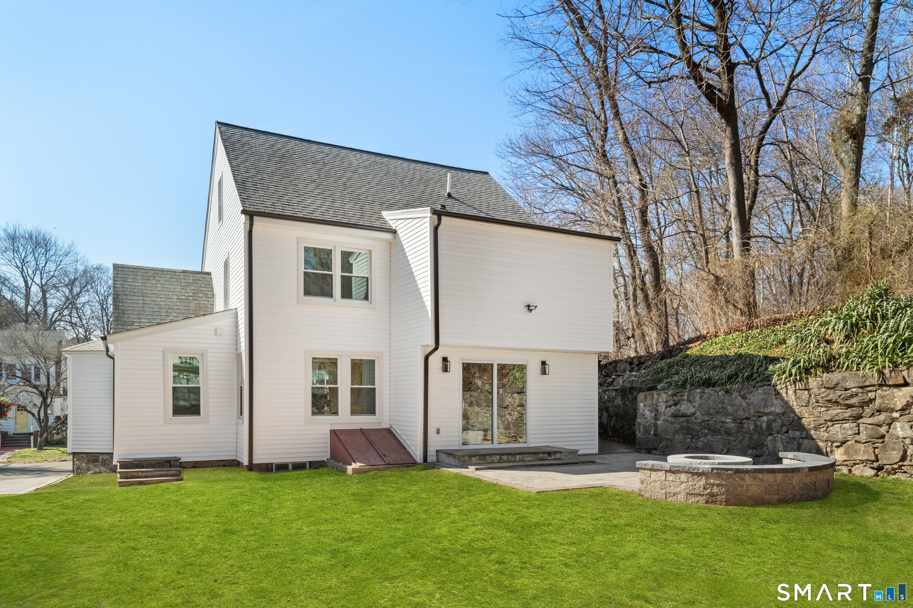 Homes for sale in Stamford, CT | 29 Pierce Pl, Stamford, CT 06906 | MLS# 24156655