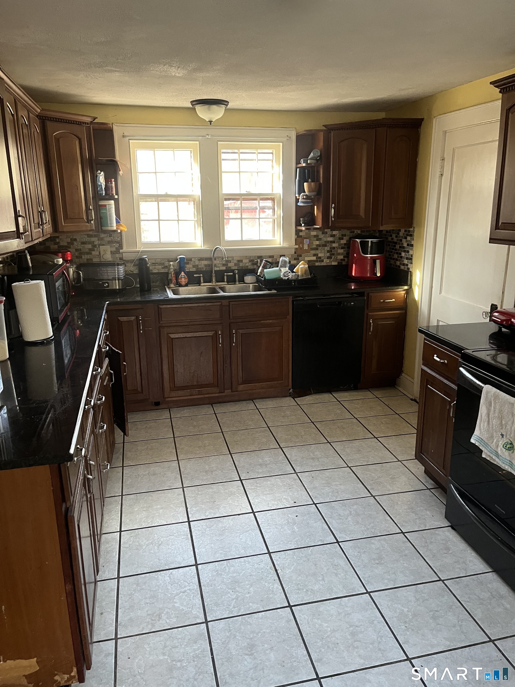 Homes for sale in Middlebury, CT | 61 Sandy Hill Rd, Middlebury, CT 06762 | MLS# 24148828