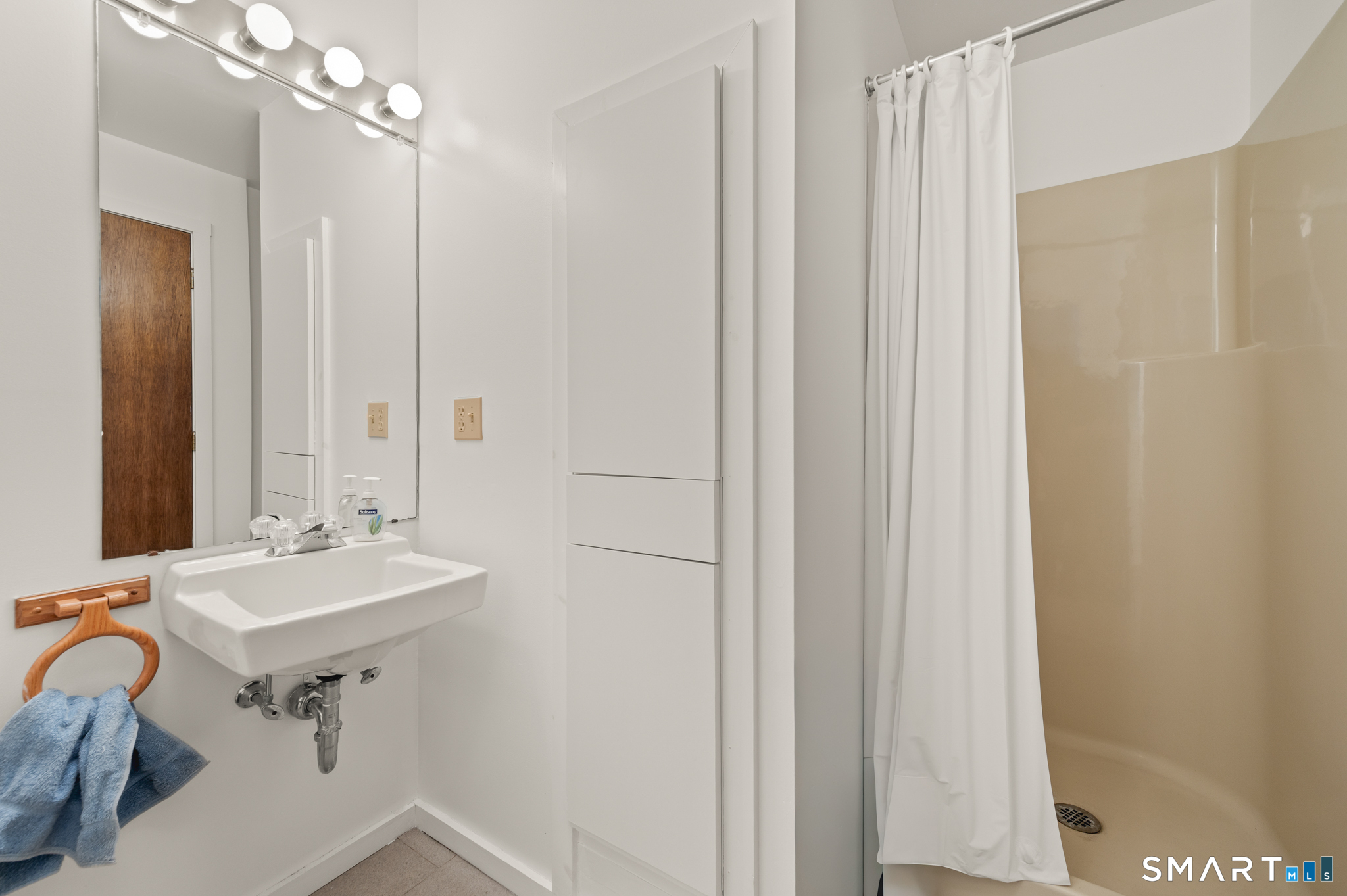 Homes for sale in Waterbury, CT | 16 Crosswinds Ln, Waterbury, CT 06705 | MLS# 24159756