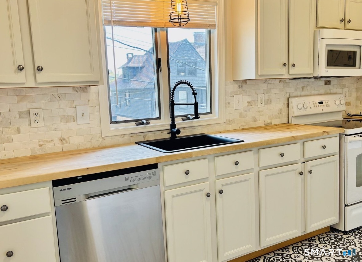 Homes for sale in Norwich, CT | 142 Broad St, Norwich, CT 06360 | MLS# 24158084