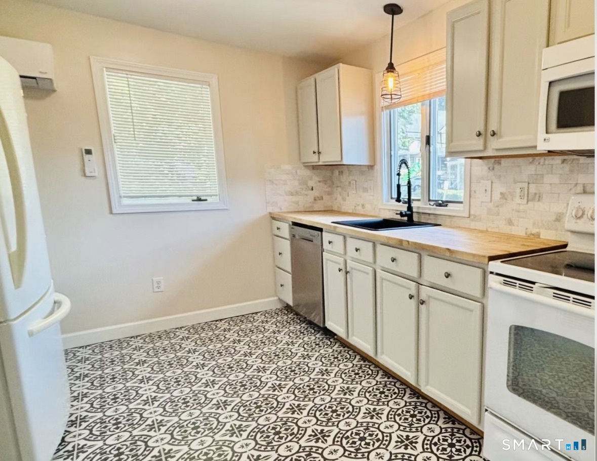 Homes for sale in Norwich, CT | 142 Broad St, Norwich, CT 06360 | MLS# 24158084