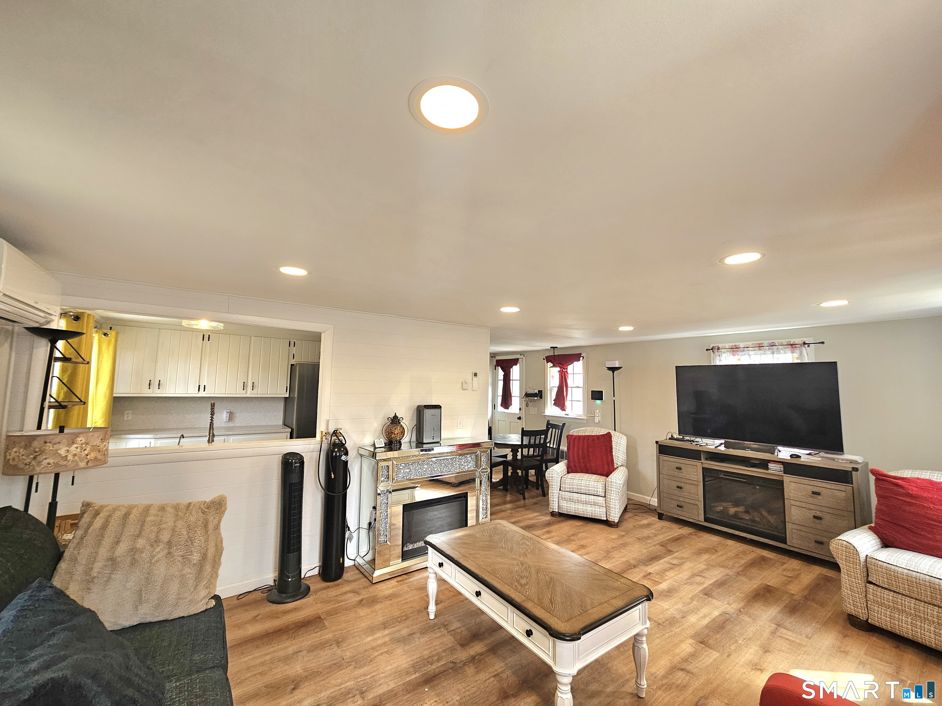 Homes for sale in Waterford, CT | 895 Vauxhall St Ext, Waterford, CT 06385 | MLS# 24159687