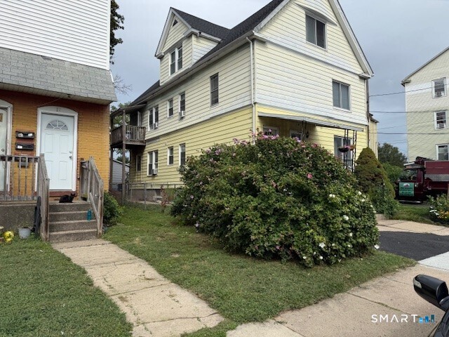 Homes for sale in New Britain, CT | 19 Wakefield Ct, New Britain, CT 06053 | MLS# 24159901