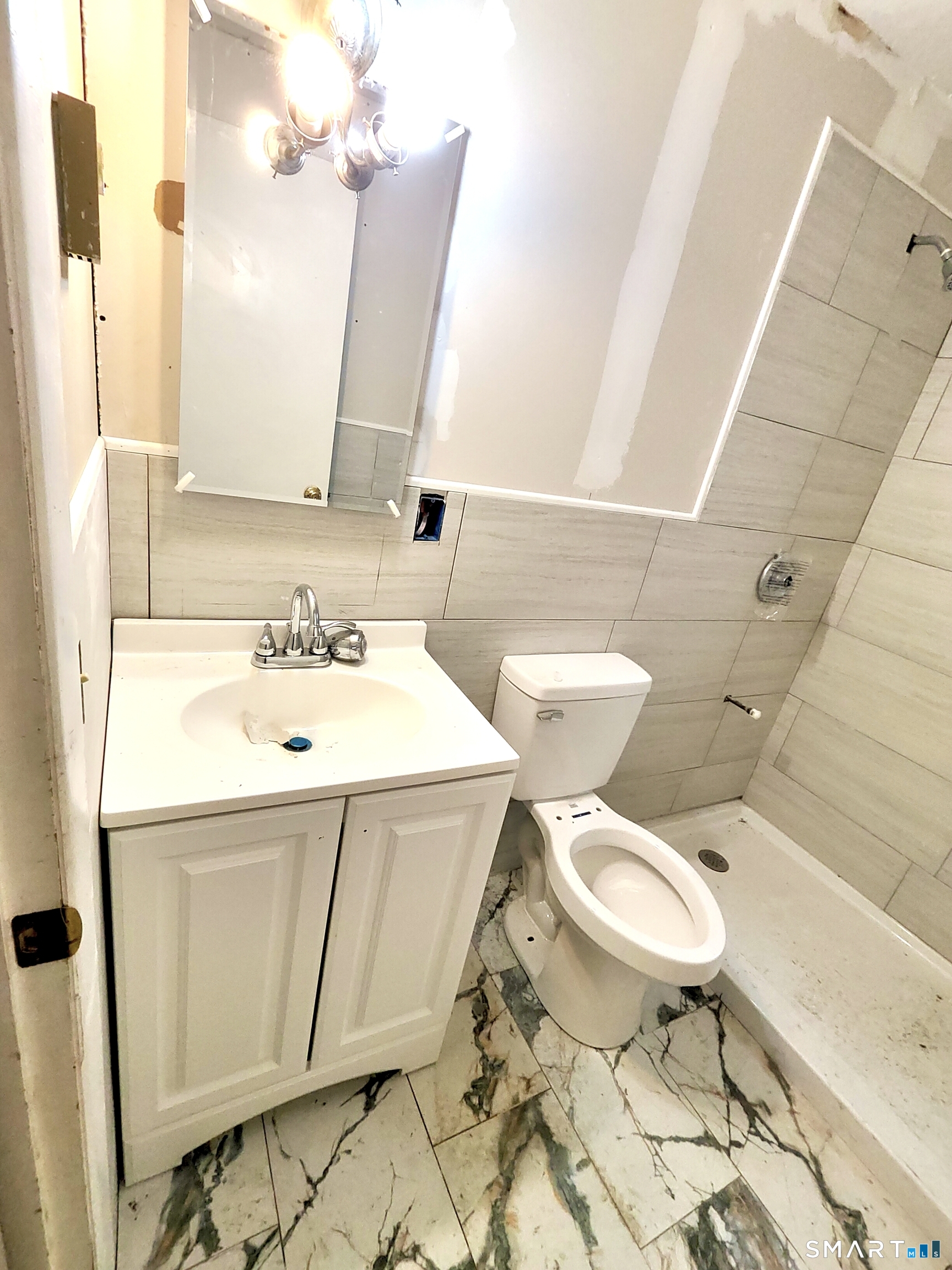 Photo 17 of 39 Latimer Drive, East Lyme, CT