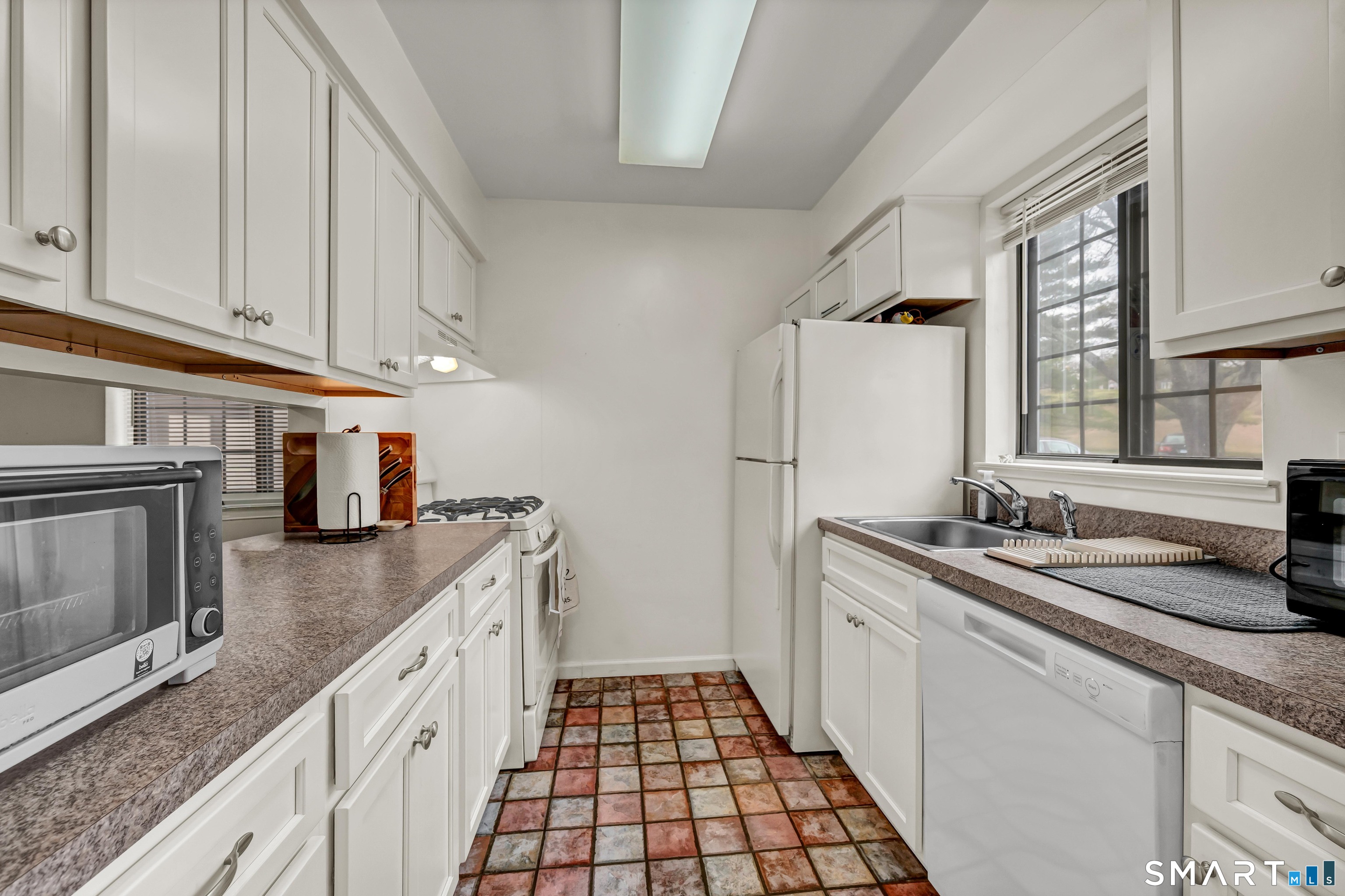 Homes for sale in Brookfield, CT | 11 Eden Ct #11, Brookfield, CT 06804 | MLS# 24159986