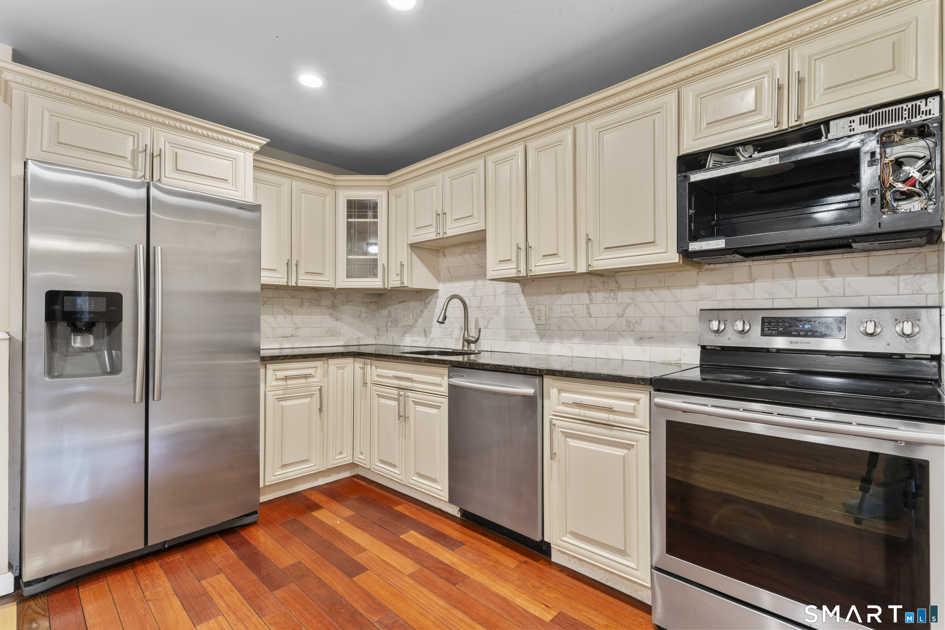 Homes for sale in Seymour, CT | 79 Balance Rock Rd #APT 8, Seymour, CT 06483 | MLS# 24159953