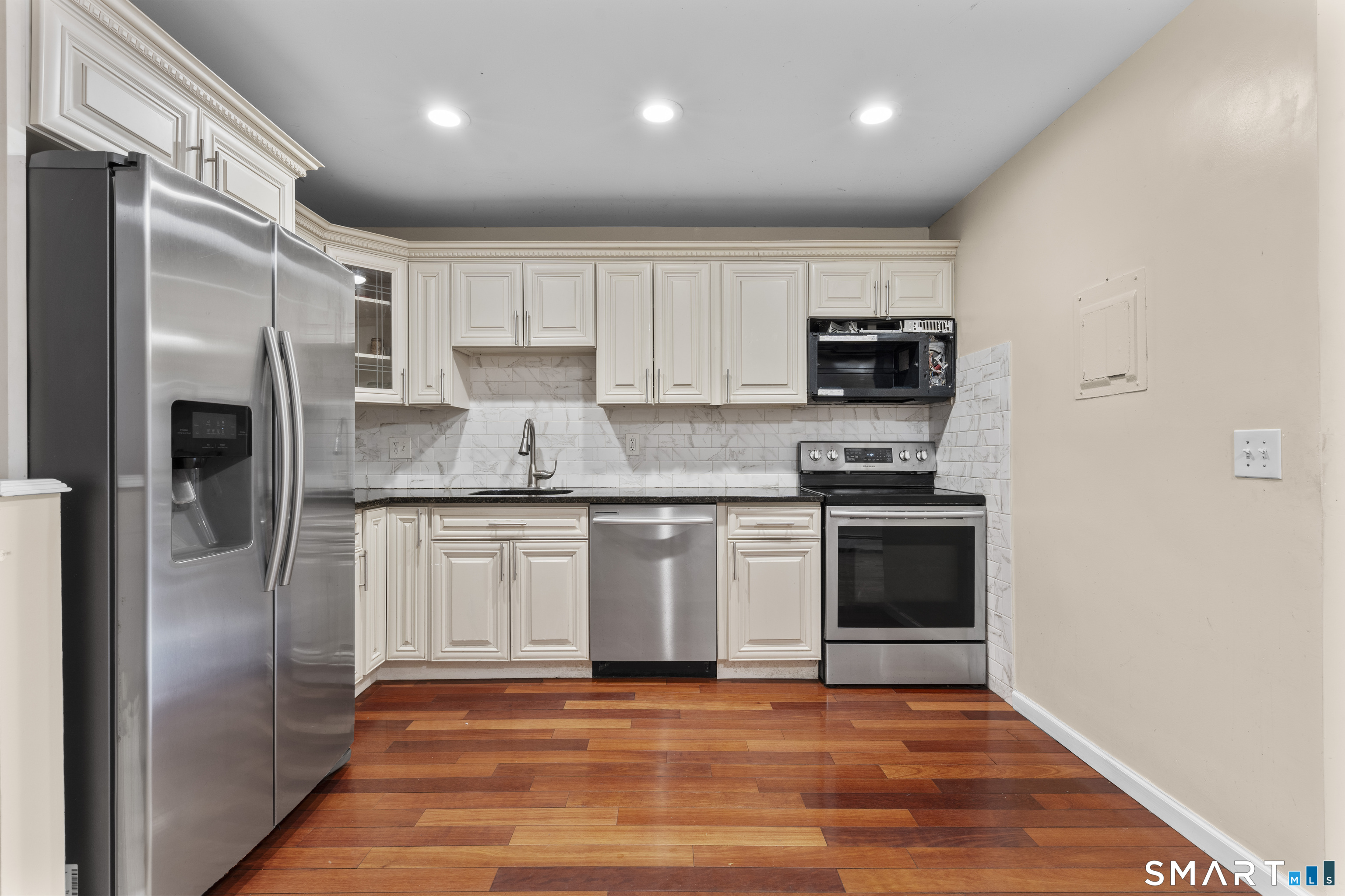 Homes for sale in Seymour, CT | 79 Balance Rock Rd #APT 8, Seymour, CT 06483 | MLS# 24159953