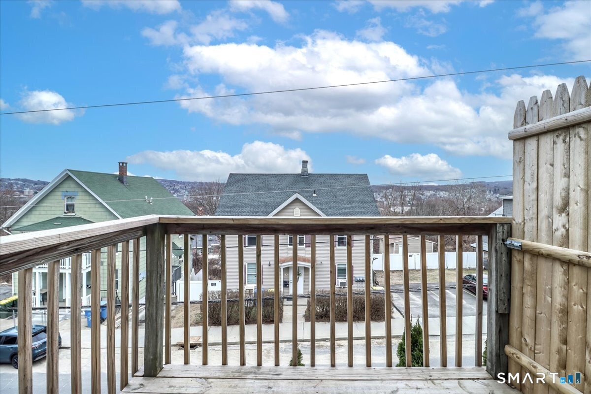 Homes for sale in Waterbury, CT | 268 Congress Ave #APT 18, Waterbury, CT 06708 | MLS# 24159103